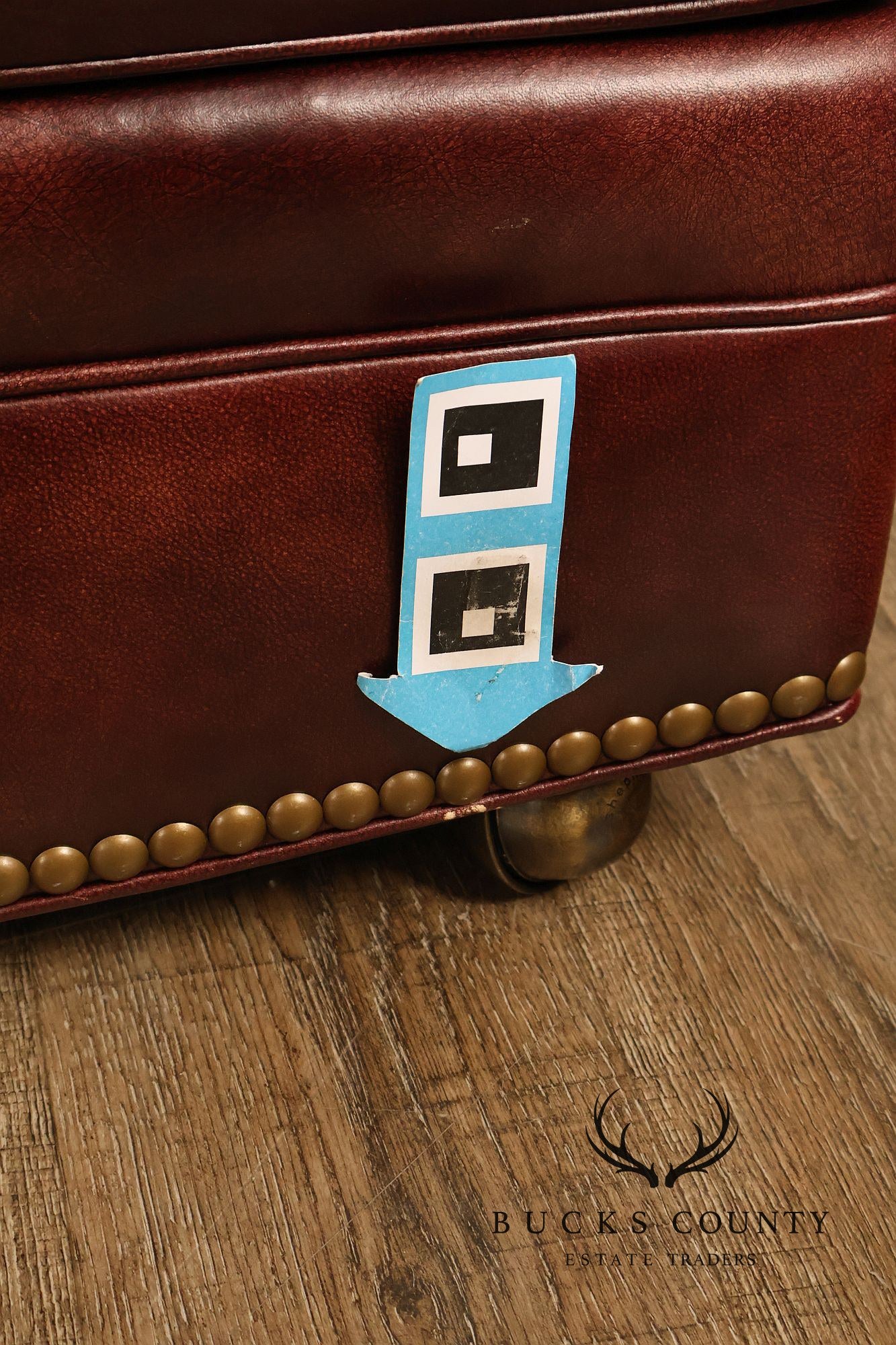 English Traditional Style Pair of Leather Ottomans