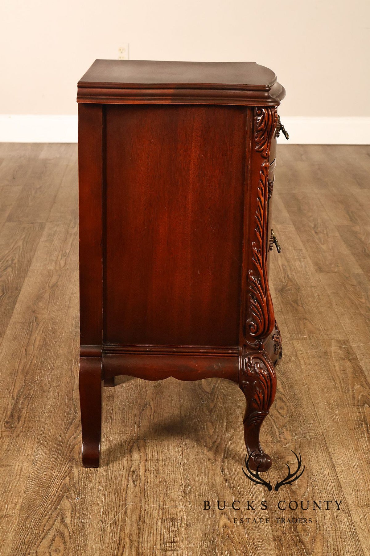 1940s Vintage Pair of Mahogany Nightstands
