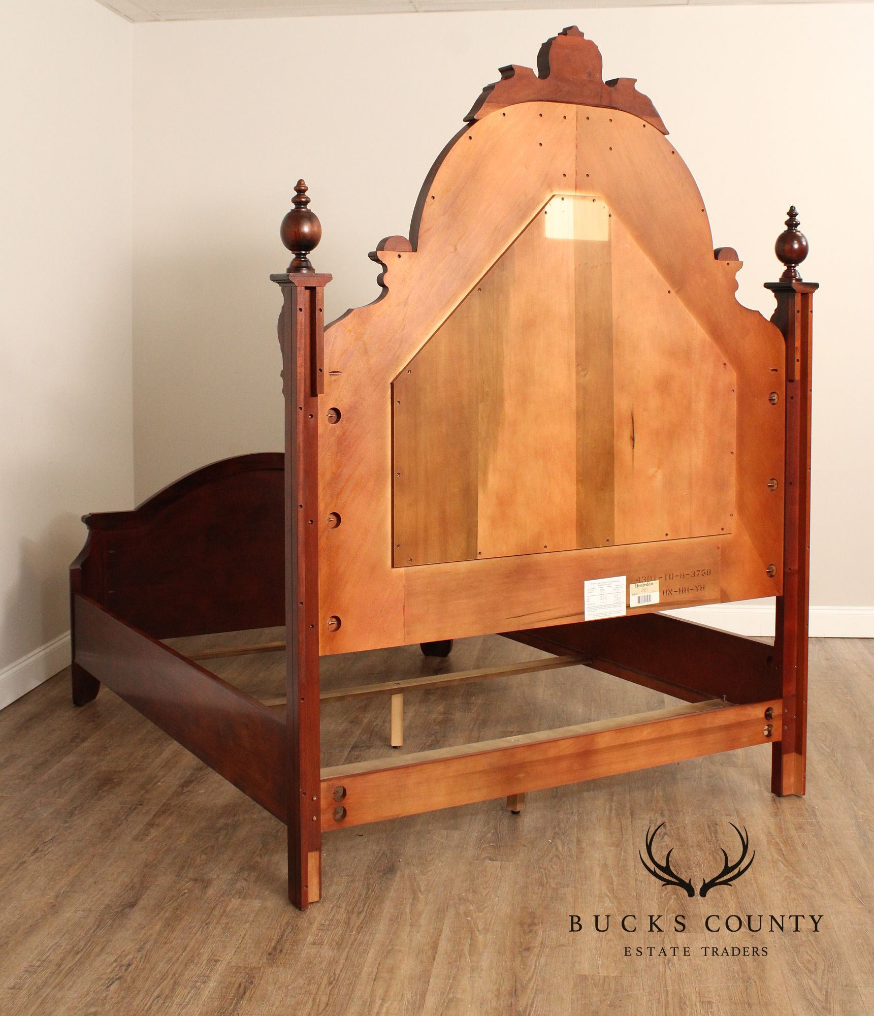 Henredon 'Carlyle' Mahogany Queen Bed