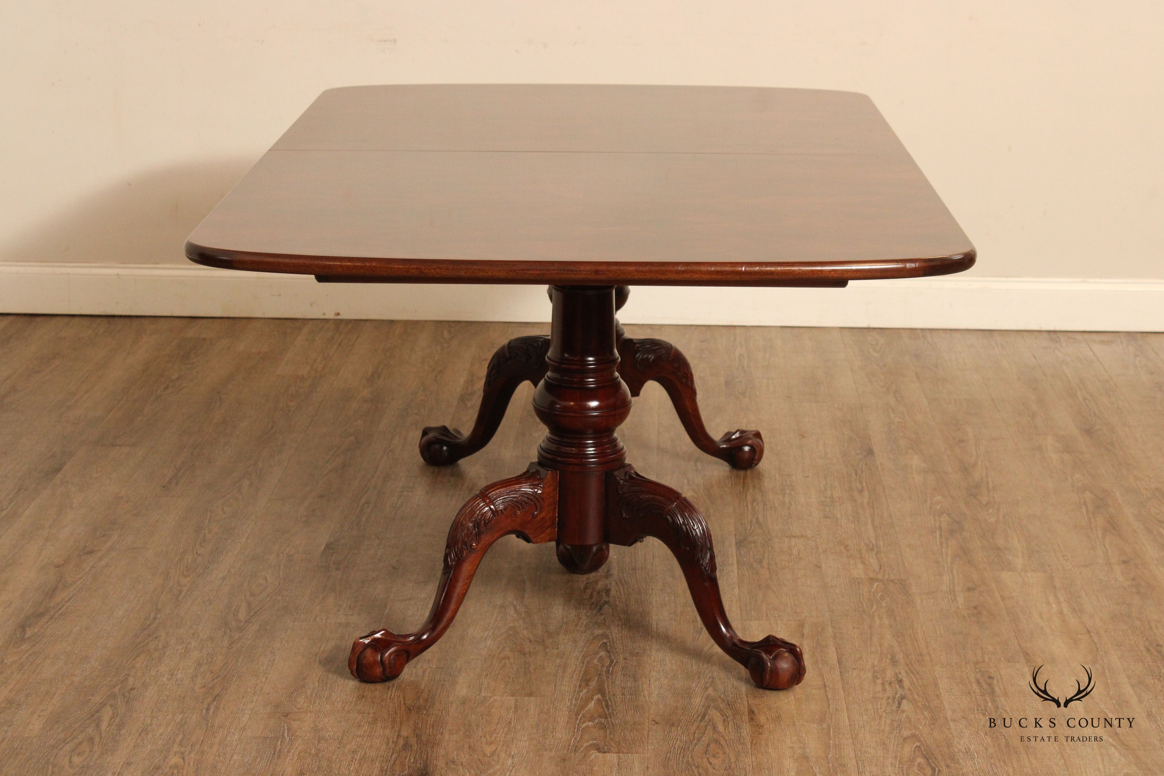 Henredon Georgian Style Flame Mahogany Double Pedestal Dining Table