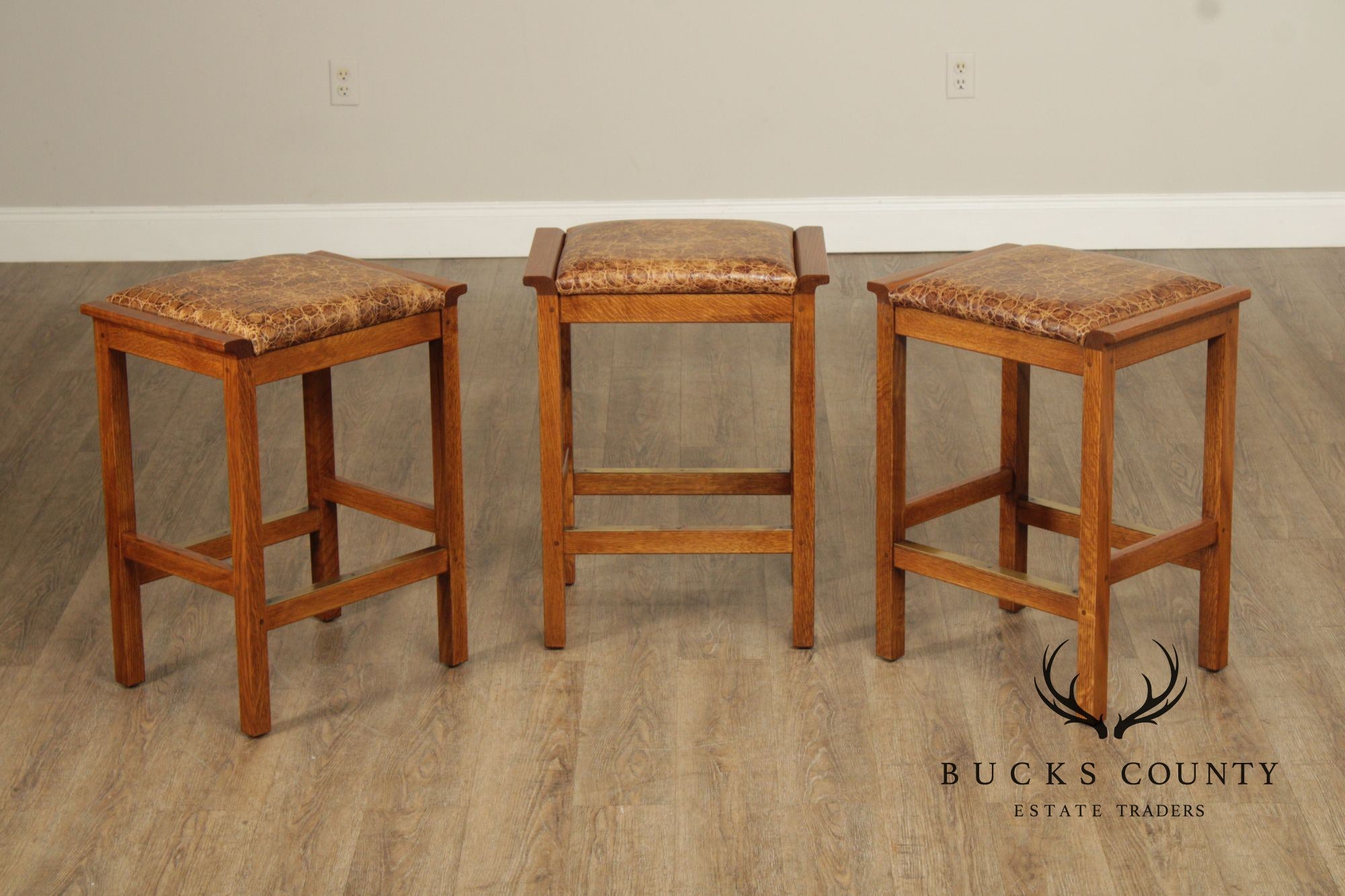 Stickley Mission Collection Set Of Three Oak And LKeather Casual Dining Counter Stools