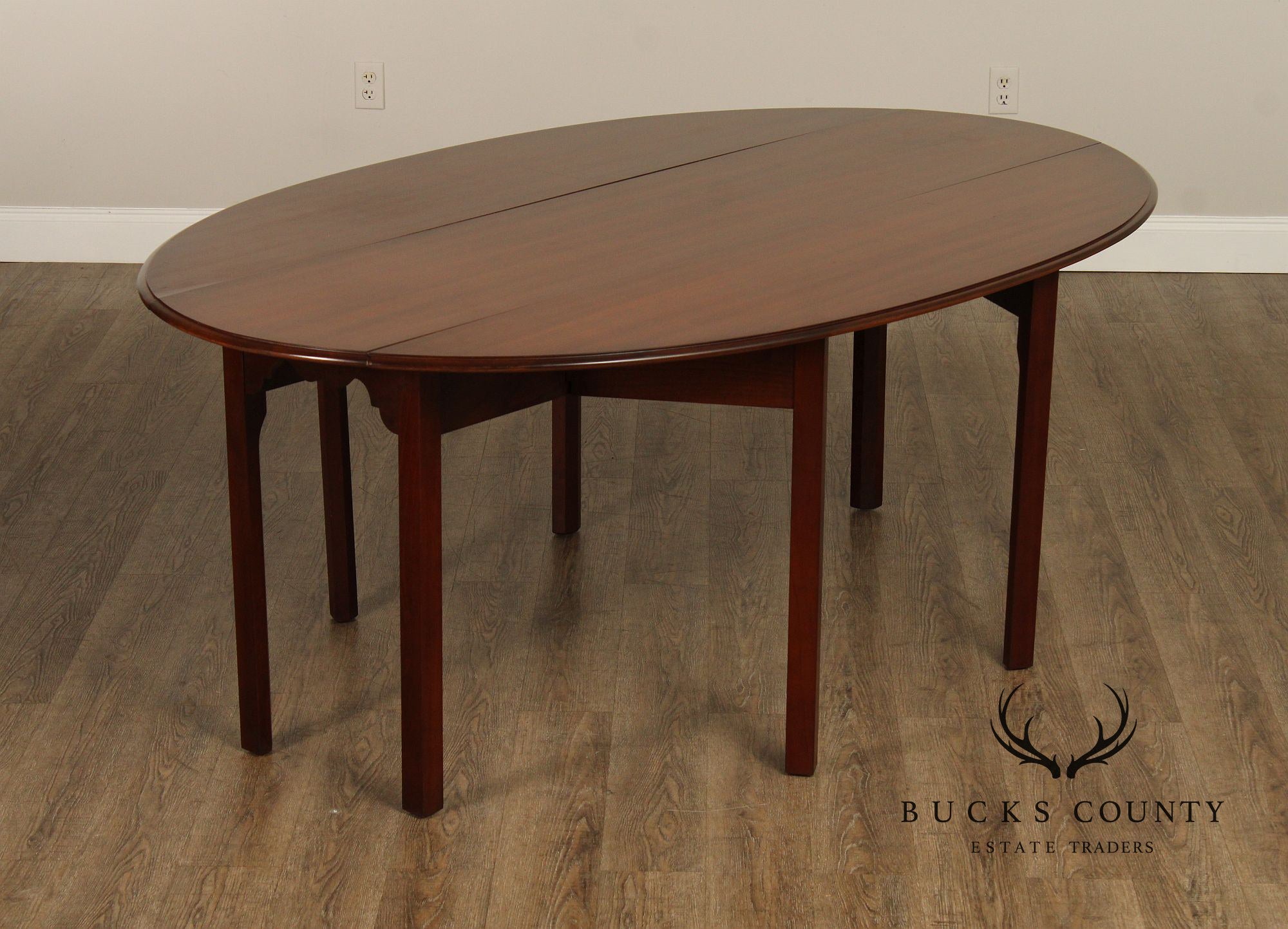 Wright Table Co. Georgian Style Mahogany Drop Leaf Dining Table