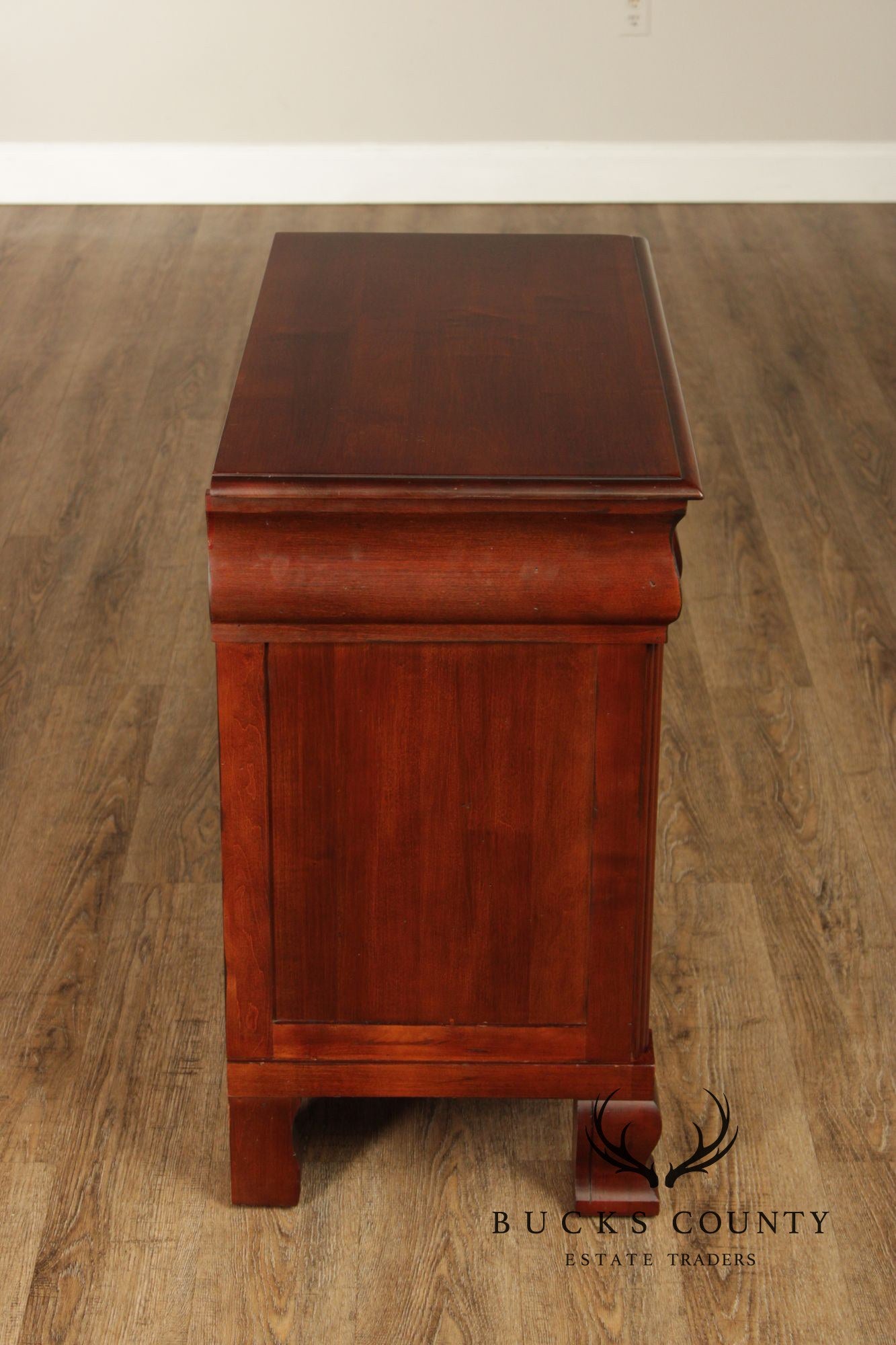 Ethan Allen British Classics Pair Of 'Daryn' Chest Nightstands