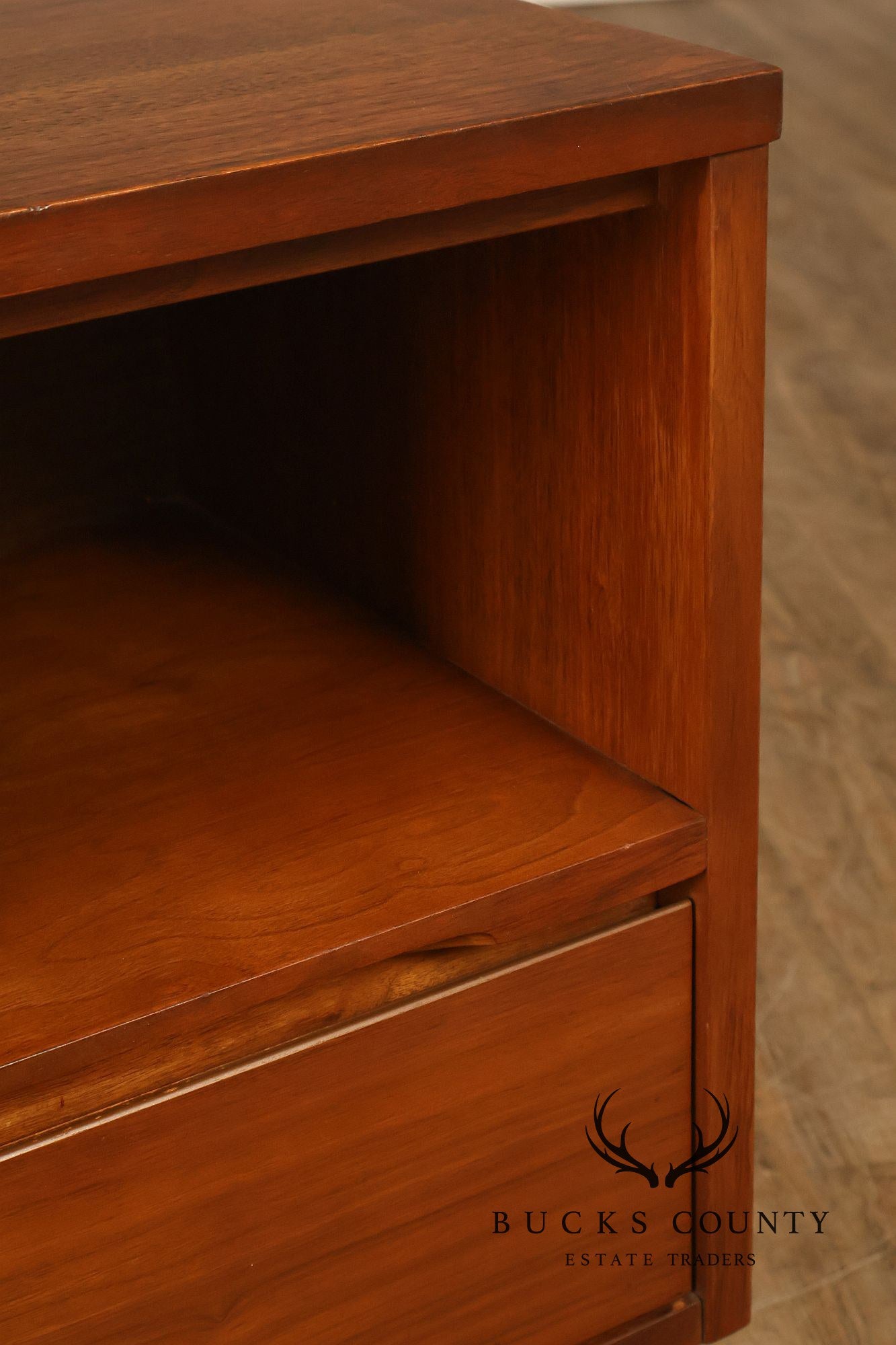 Stanley Furniture Mid Century Modern Pair of Walnut Nightstands