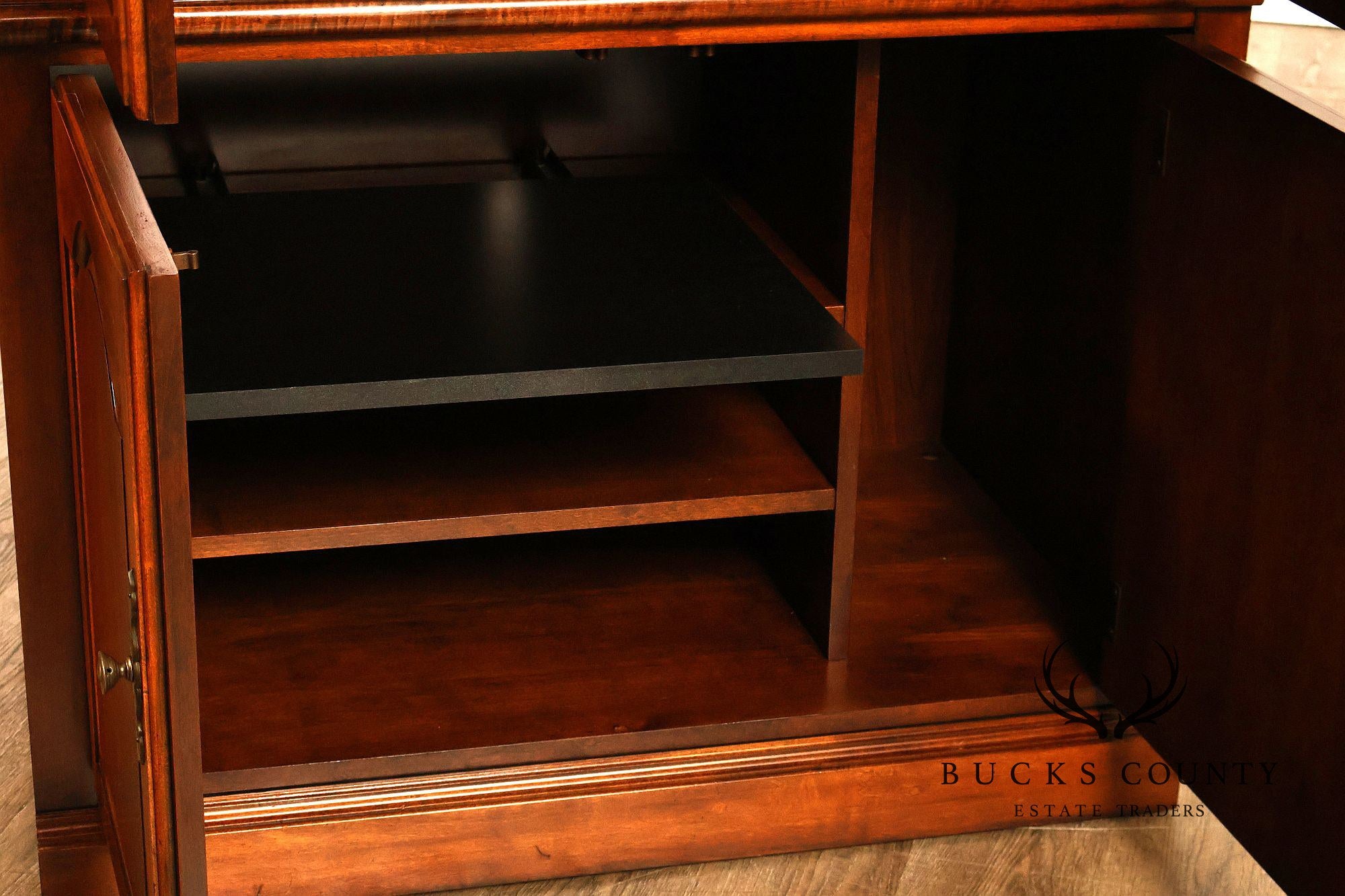 Thomasville Traditional Cherry Finish Entertainment Armoire Media Cabinet