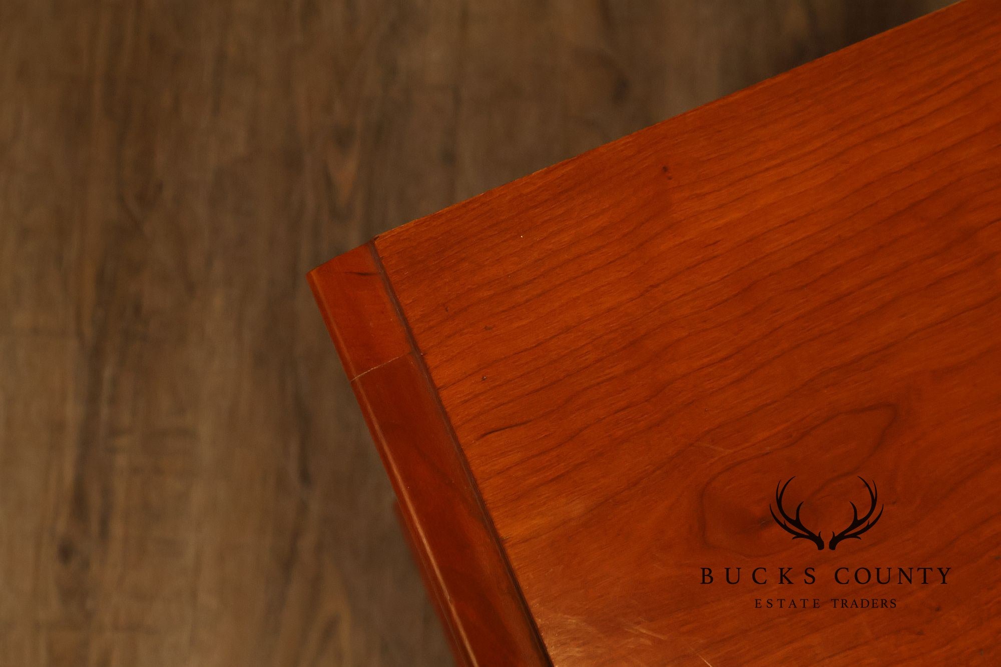 Ethan Allen 'Medallion' Pair of Cherry Bedside Cabinets Nightstands