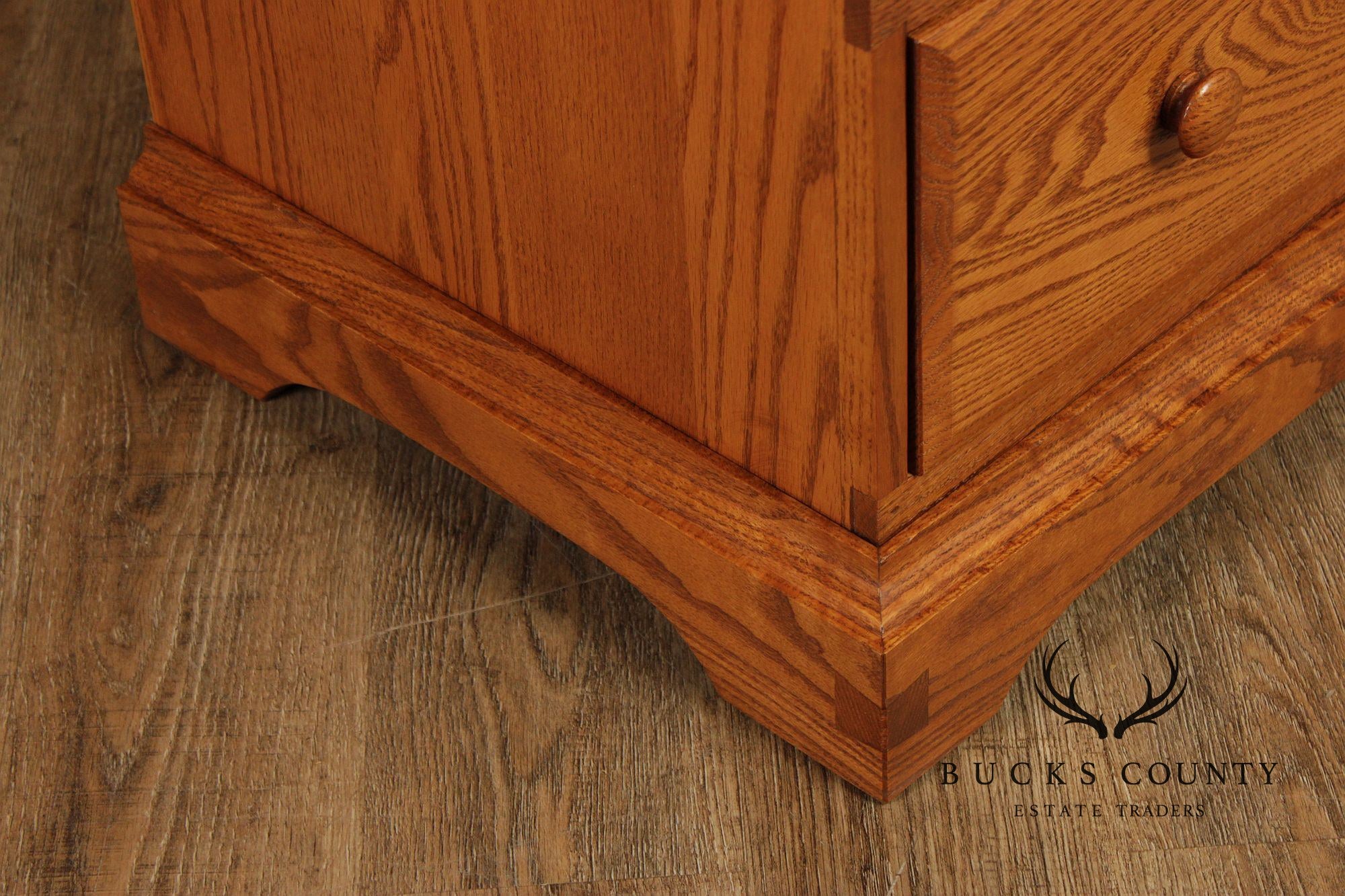 Hunt Country Furniture Country Style Oak Nine-Drawer Dresser