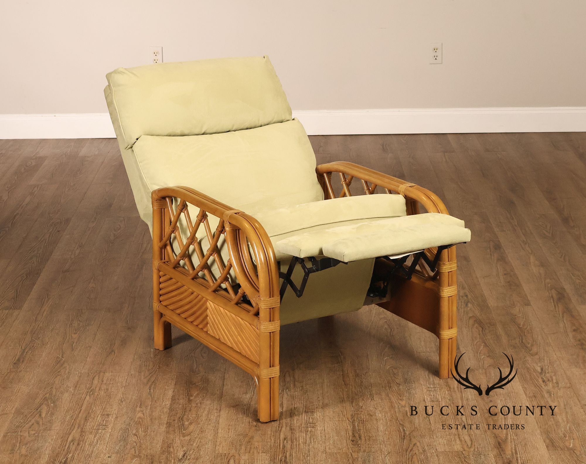 TradeWinds Rattan Reclining Lounge Chair