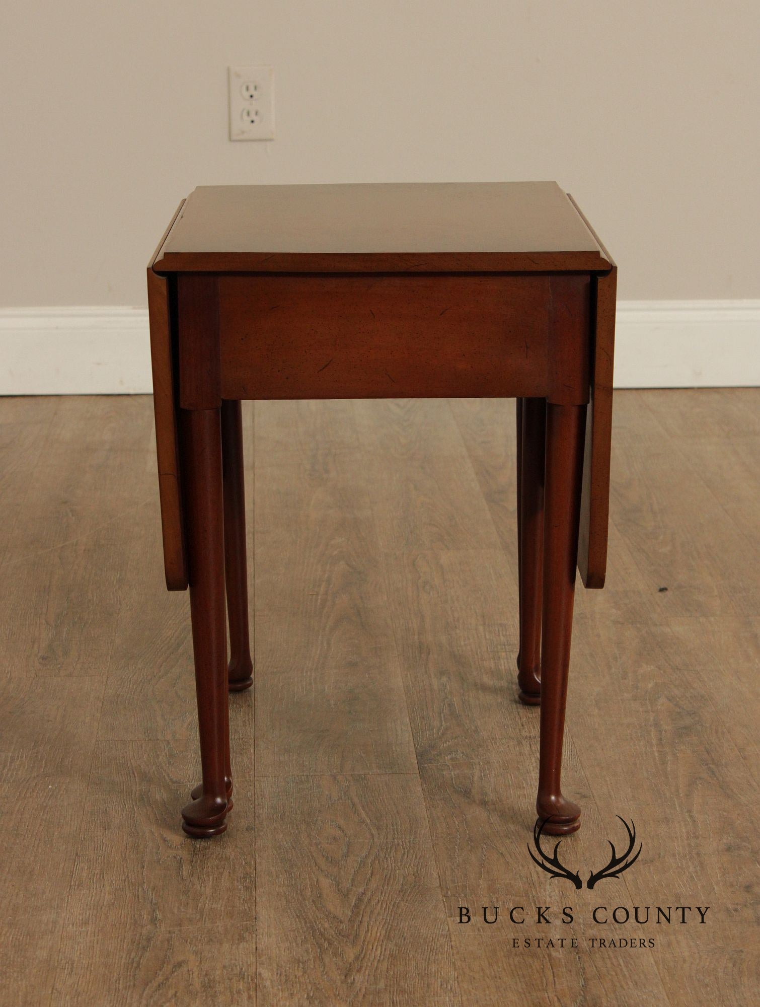 Biggs Queen Anne Style Mahogany Drop Leaf Side Table