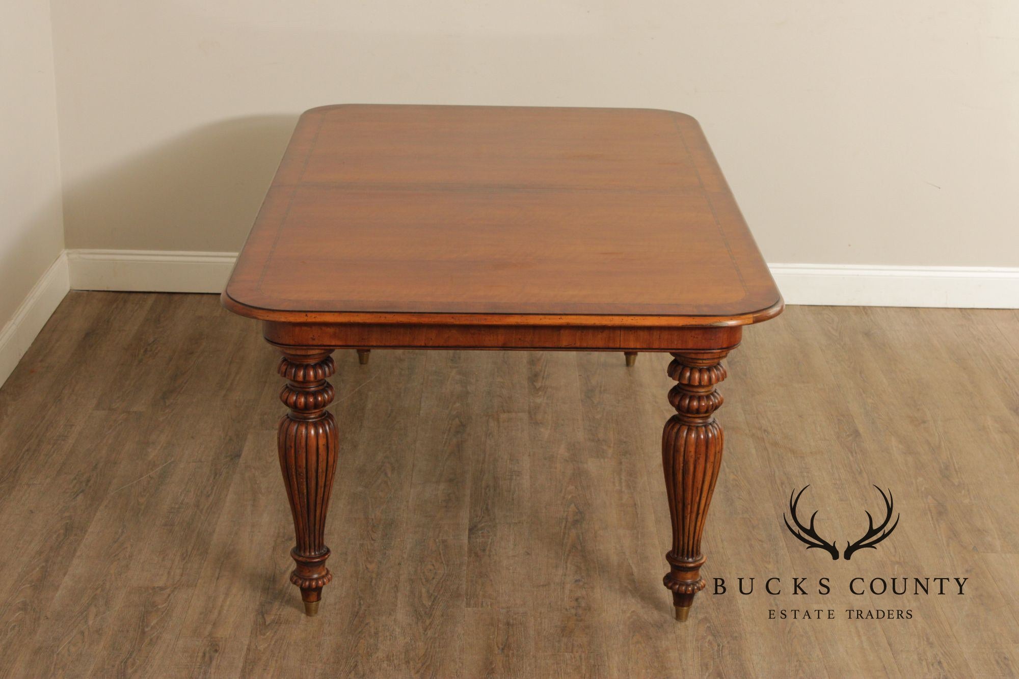 Henredon Somerton Banded Mahogany Rectangular Dining Table With Fluted Legs