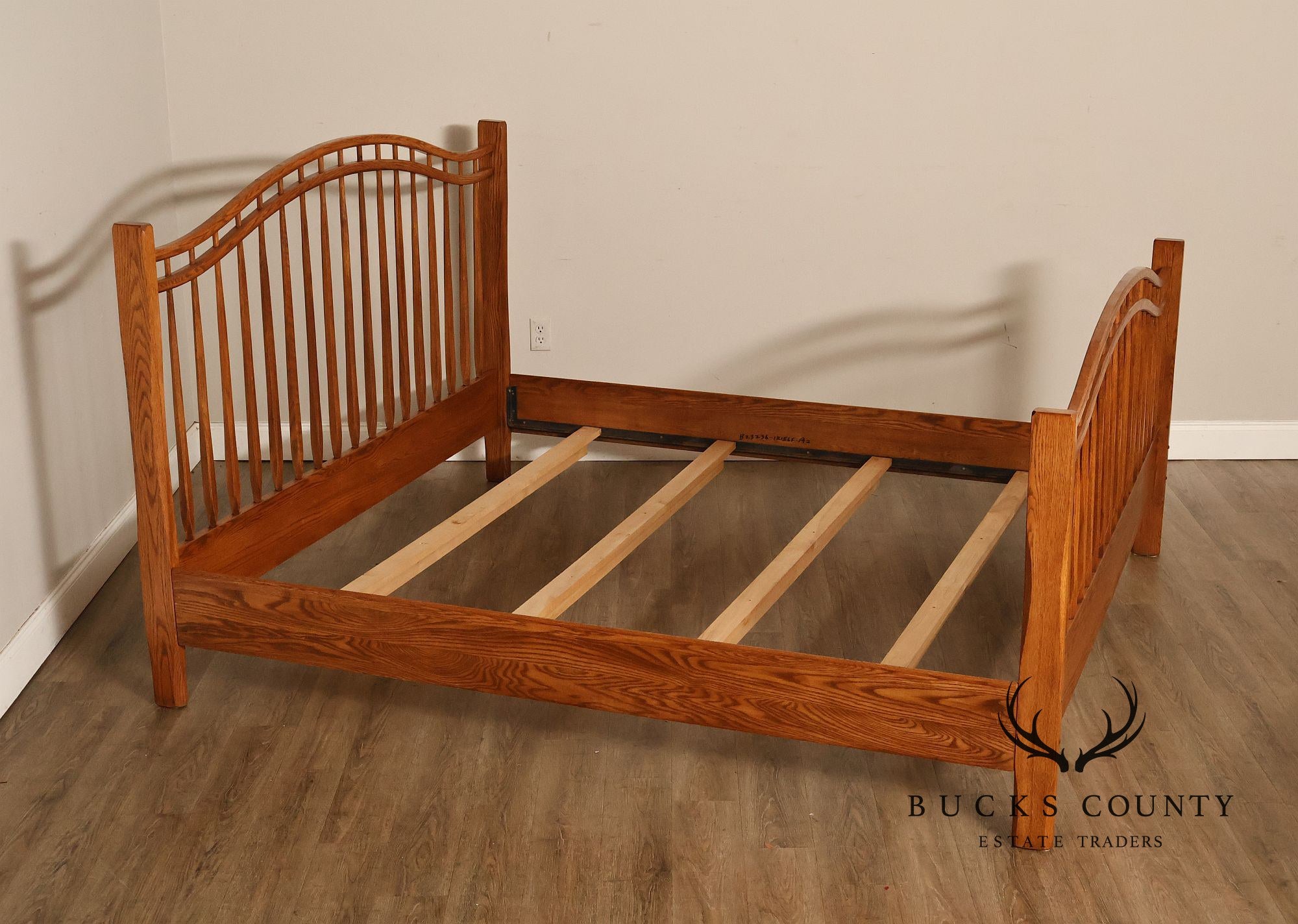 Hunt Country Furniture Windsor Style Oak King Size Bed
