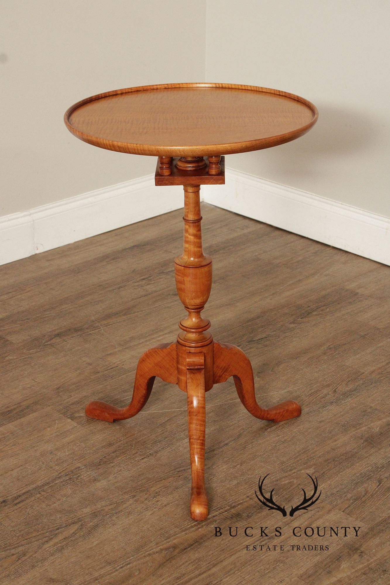 Custom Quality Queen Anne Style Tiger Maple Tilt Top Table