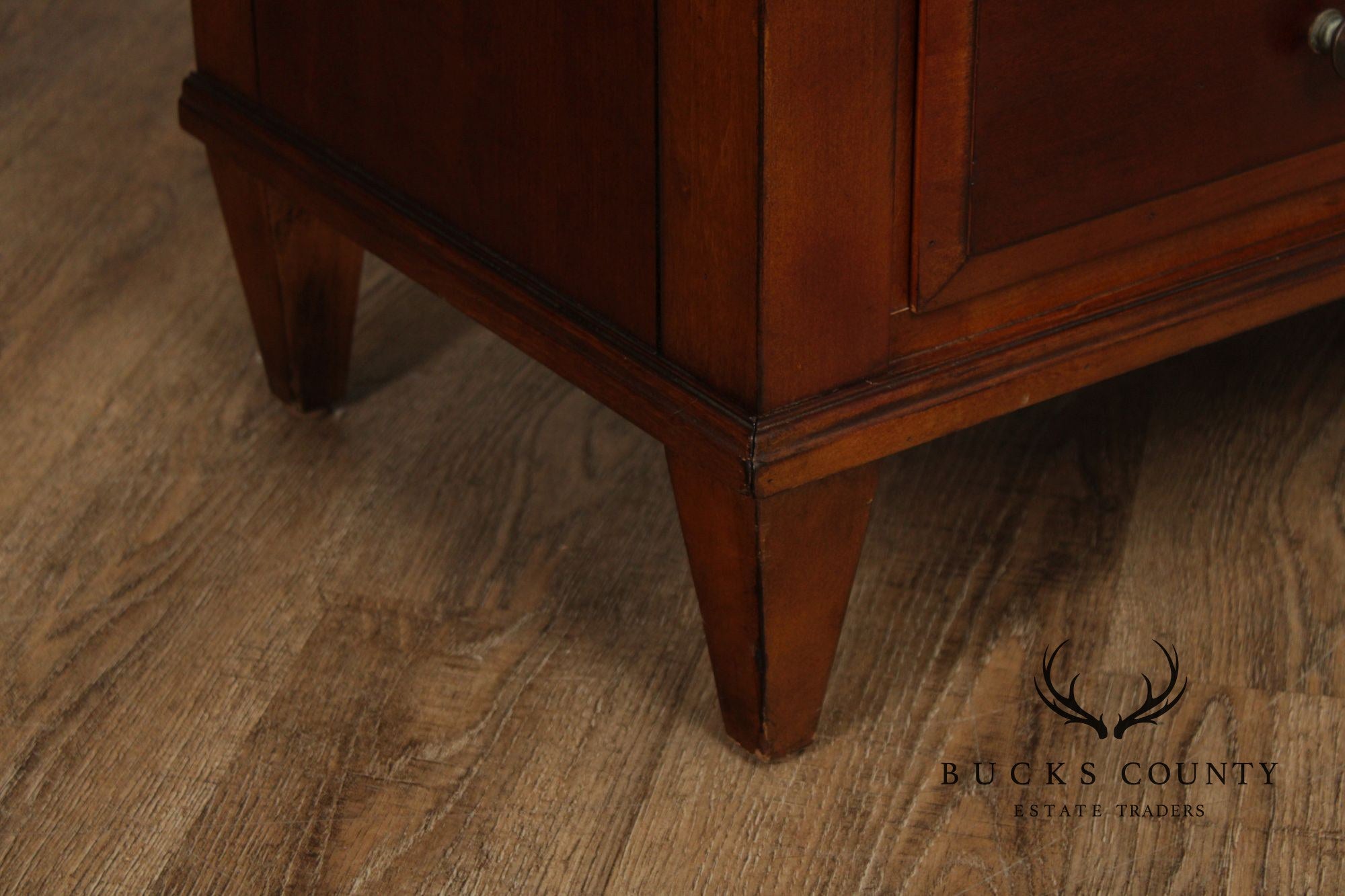 Ethan Allen Traditional Style Lighted Sliding Door Bookcase Display Cabinet