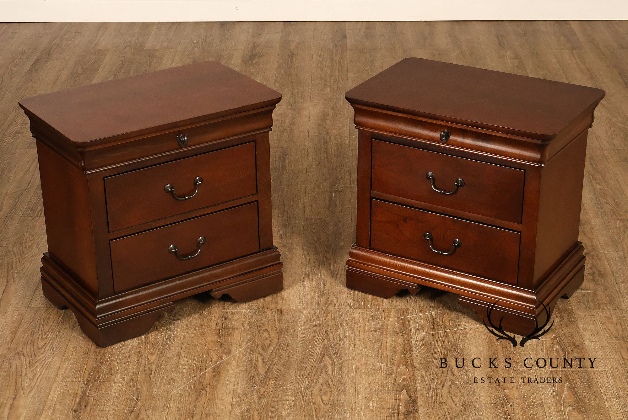 Broyhill Louis Philippe Style Pair Of Three-Drawer Nightstands