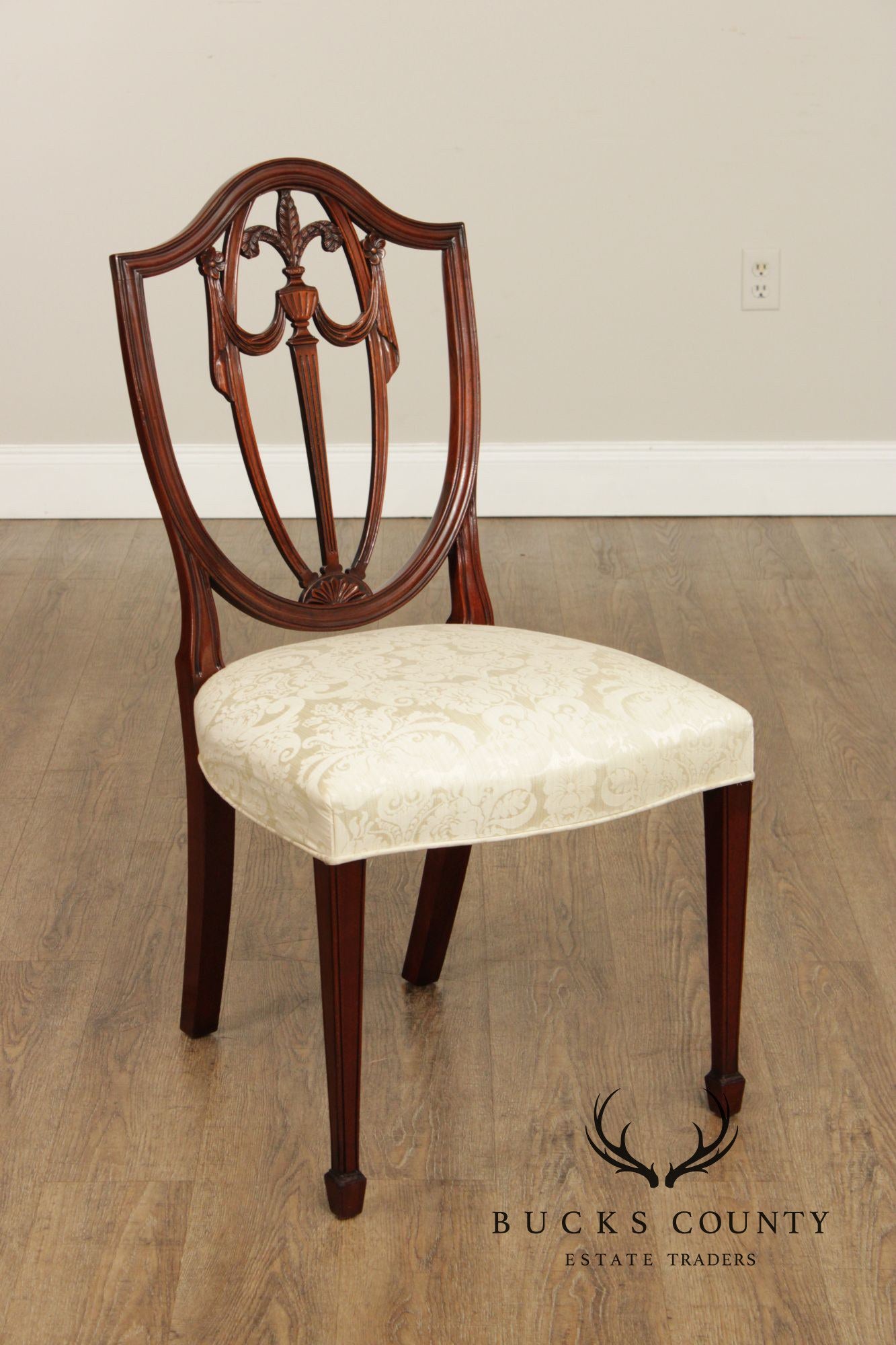 Kindel Hepplewhite Style Set of Eight Mahogany Dining Chairs