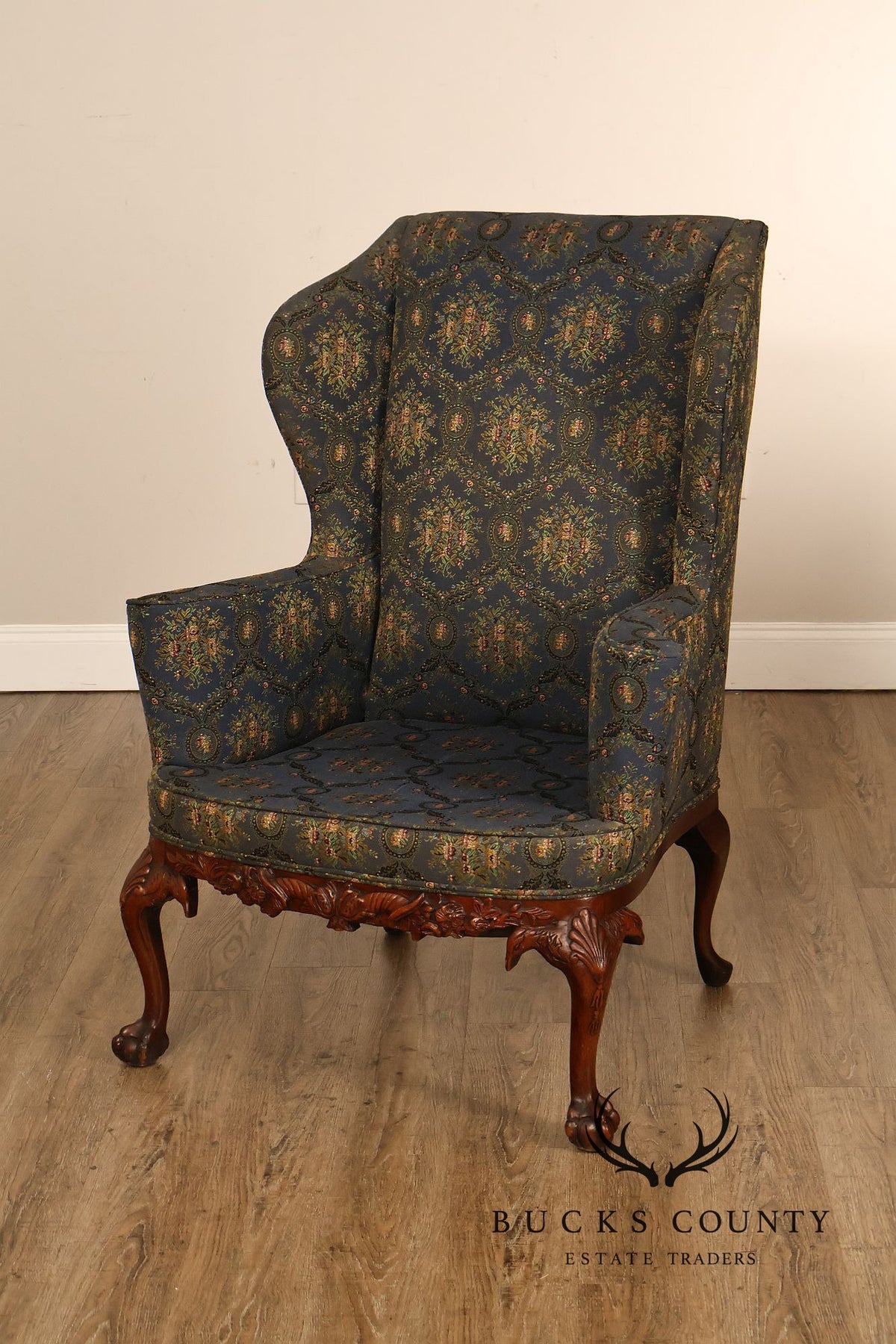 1930s Vintage Chippendale Style Carved Hardwood Eagle Wing Chair