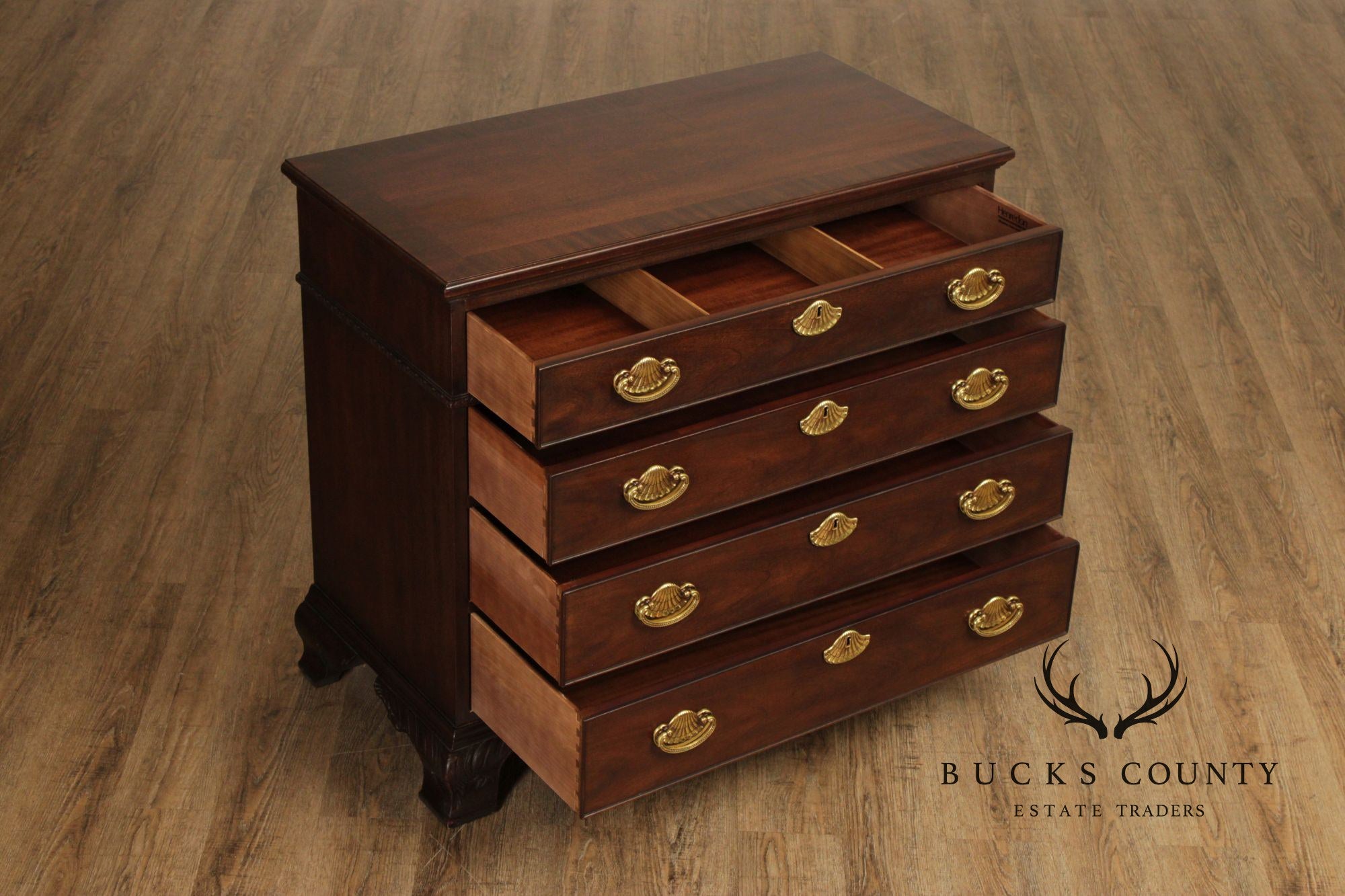 Henredon Georgian Style Mahogany Chest Of Drawers