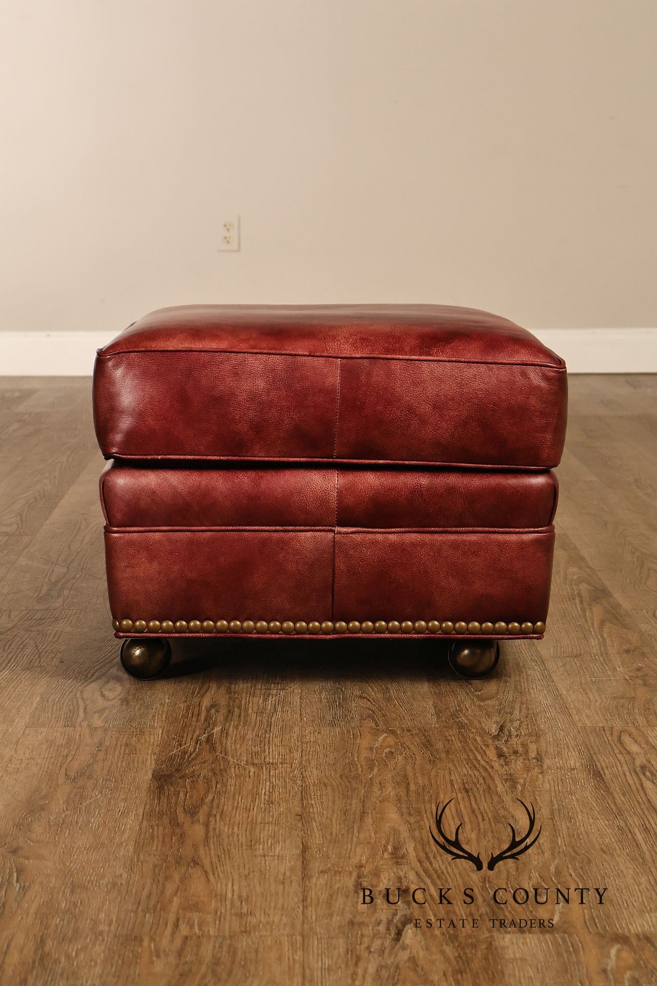English Traditional Style Pair of Leather Ottomans