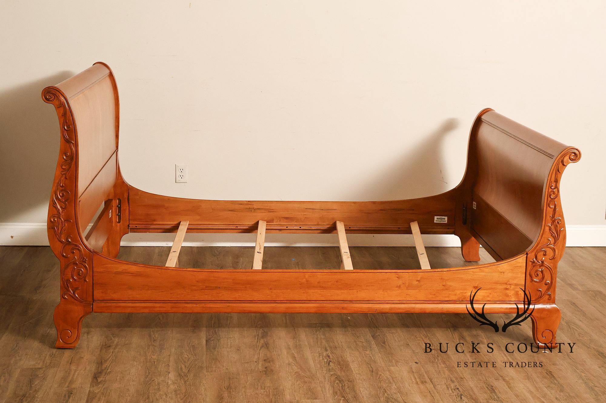 Ethan Allen 'Legacy' French Country Style Queen Sleigh Bedframe