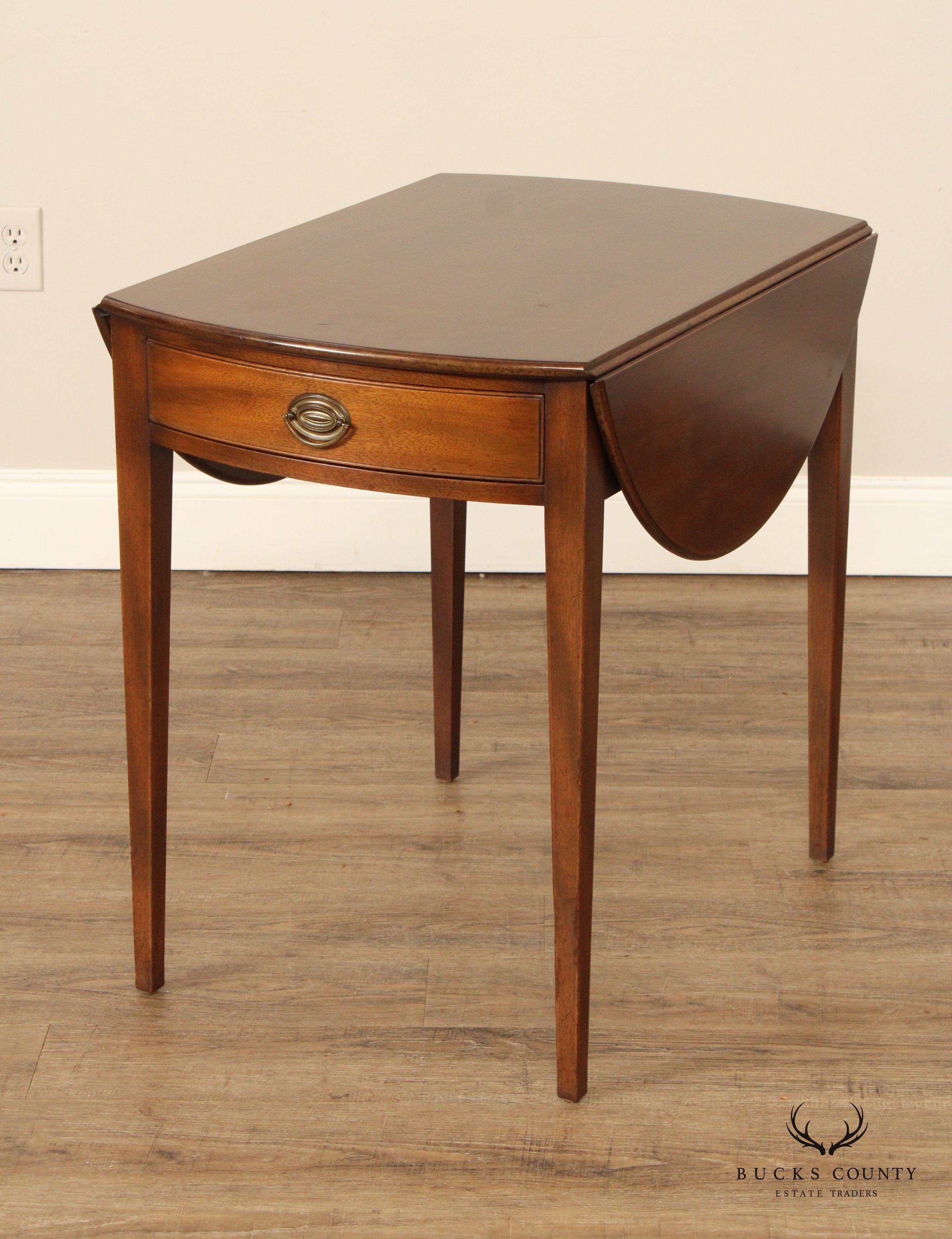 Kittinger Williamsburg Adaptation Pair of Mahogany Pembroke Tables