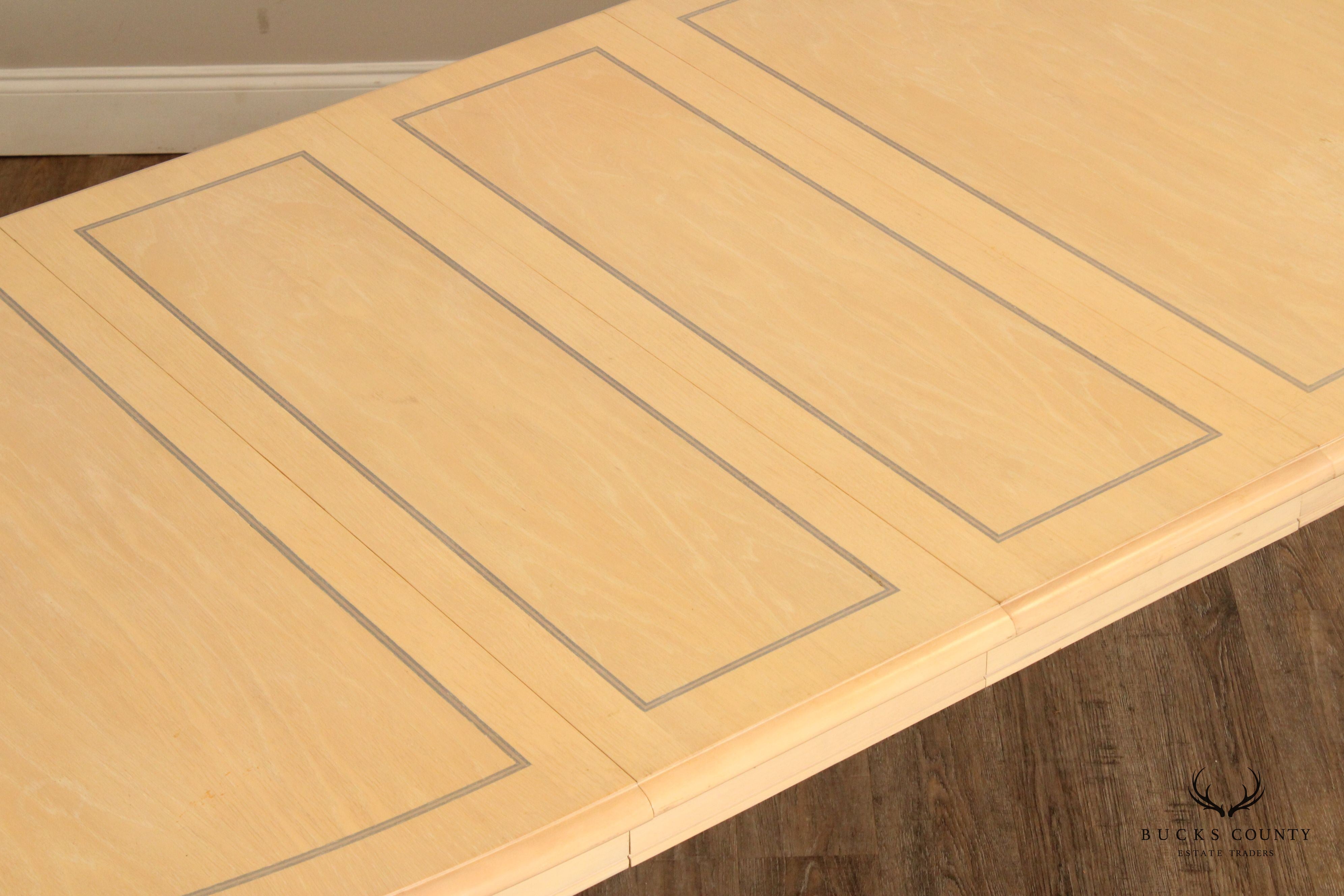 Bernhardt Queen Anne Style Expandable Oval Dining table