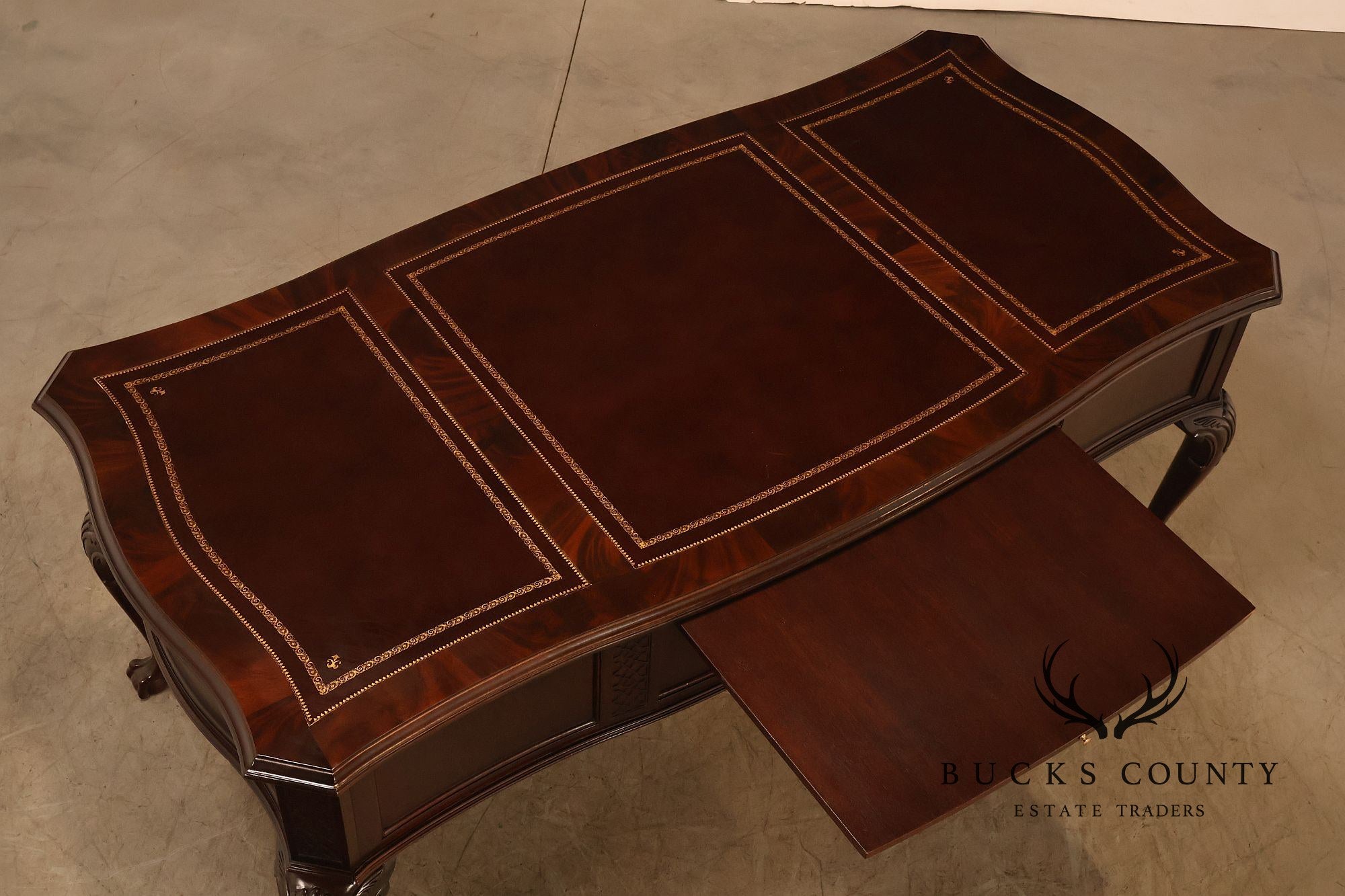 Sligh Georgian Style Vintage Mahogany Leather Top Executive Desk