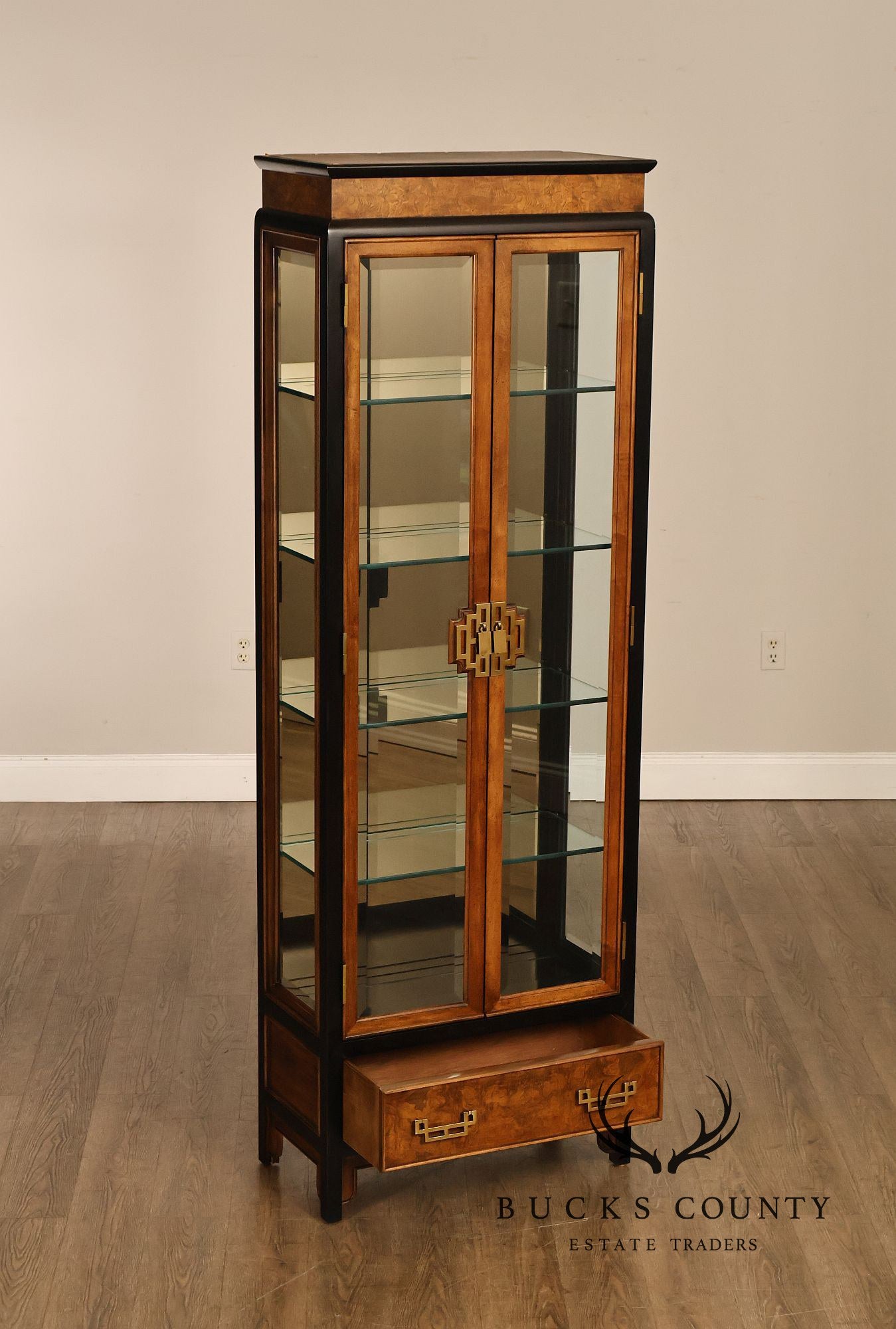 Century Furniture Raymond Sobota Asian Inspired Chin Hua Lighted Glass Curio Cabinet