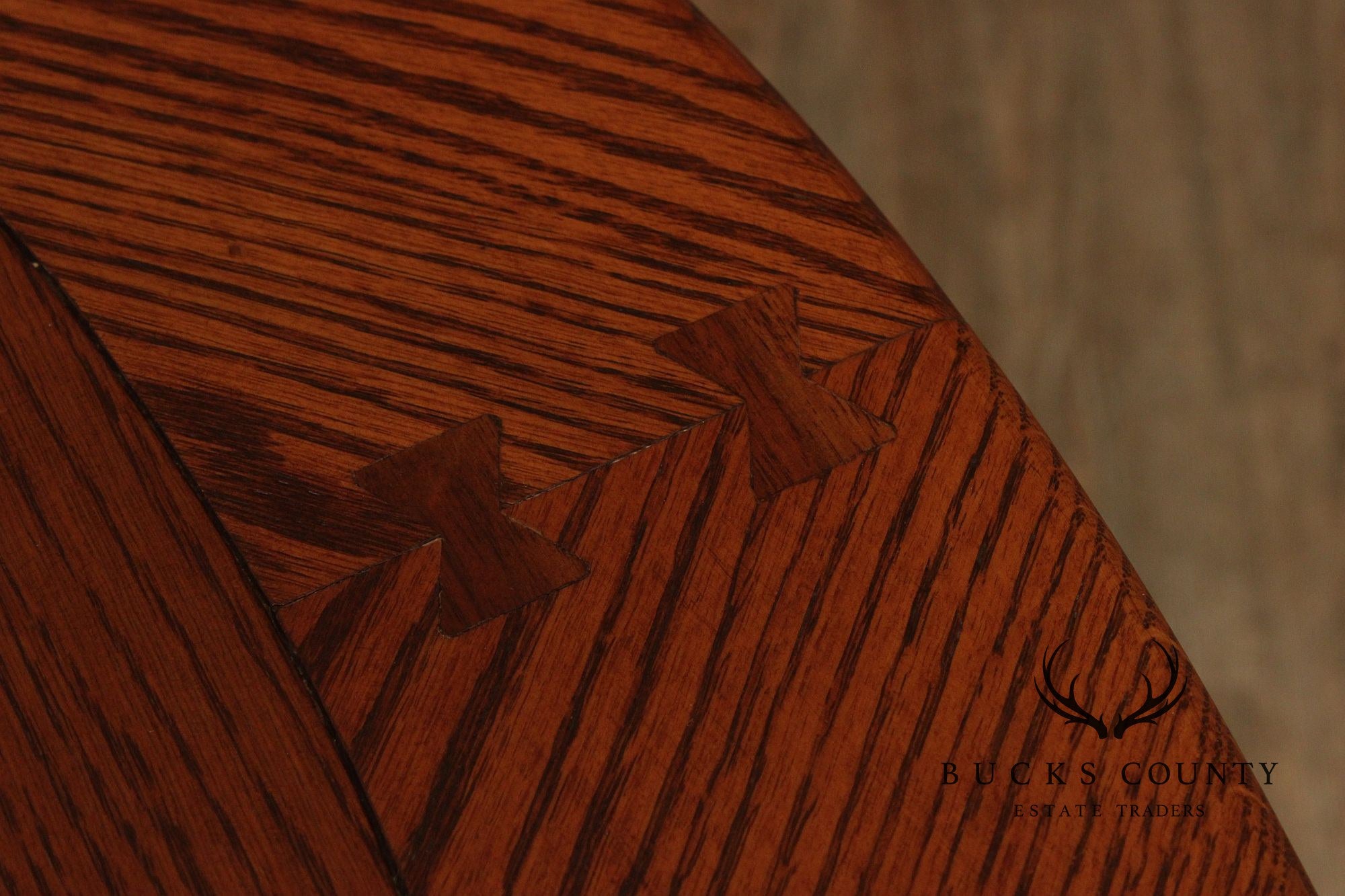 Romweber Round Viking Oak Expandable Dining Table With Four Leaves