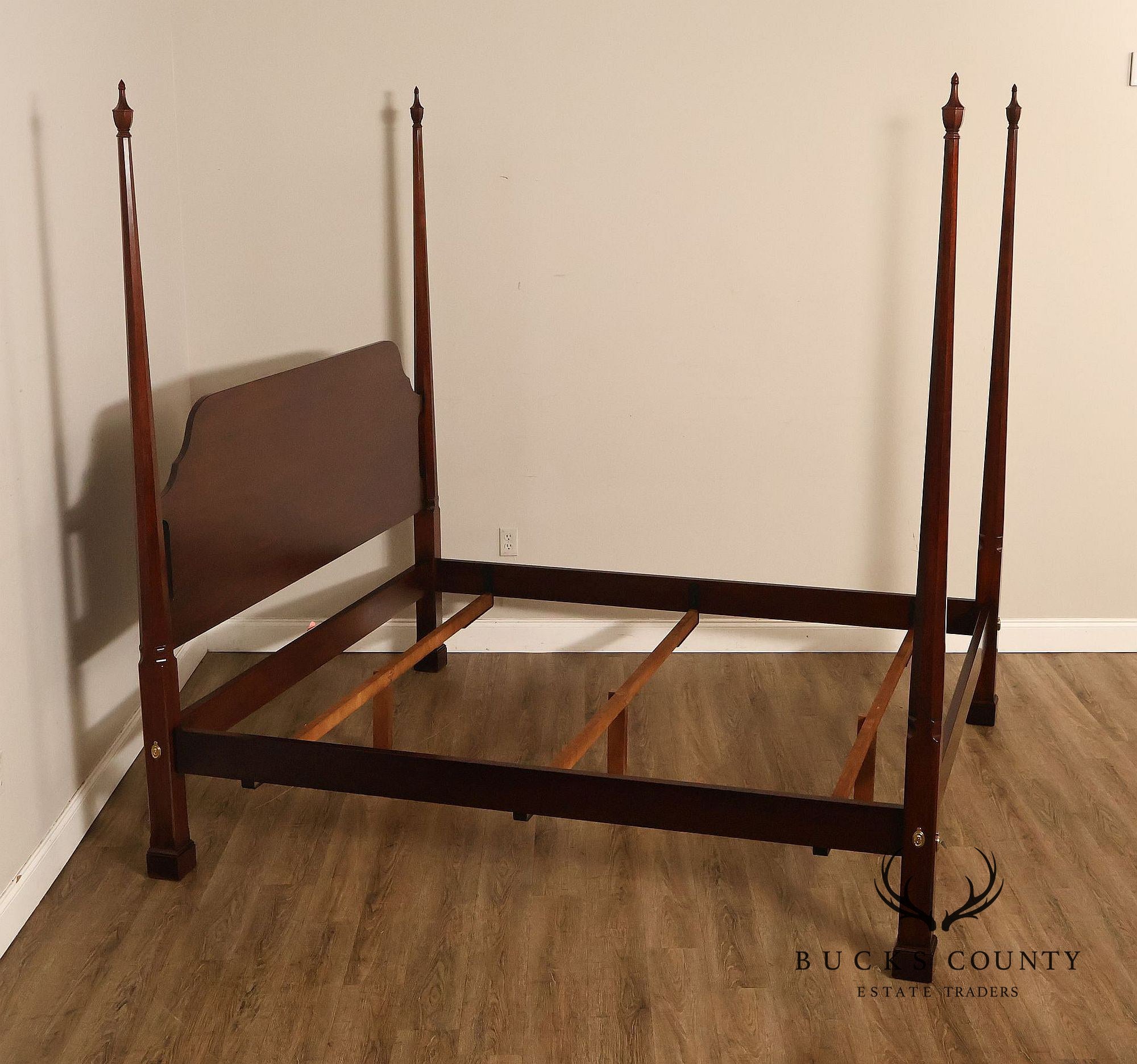 Henkel Harris Mahogany King Pencil Point Poster Bed