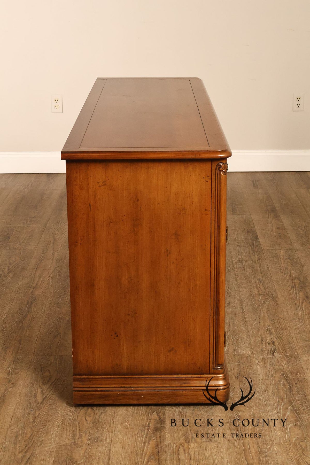 Henredon French Louis XV Style Walnut Buffet Sideboard