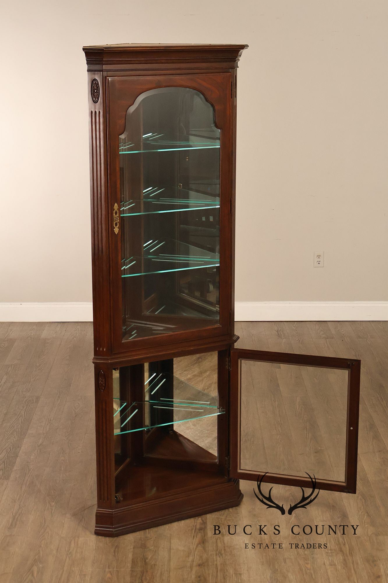 Ethan Allen Georgian Court Collection Corner Curio Display Cabinet