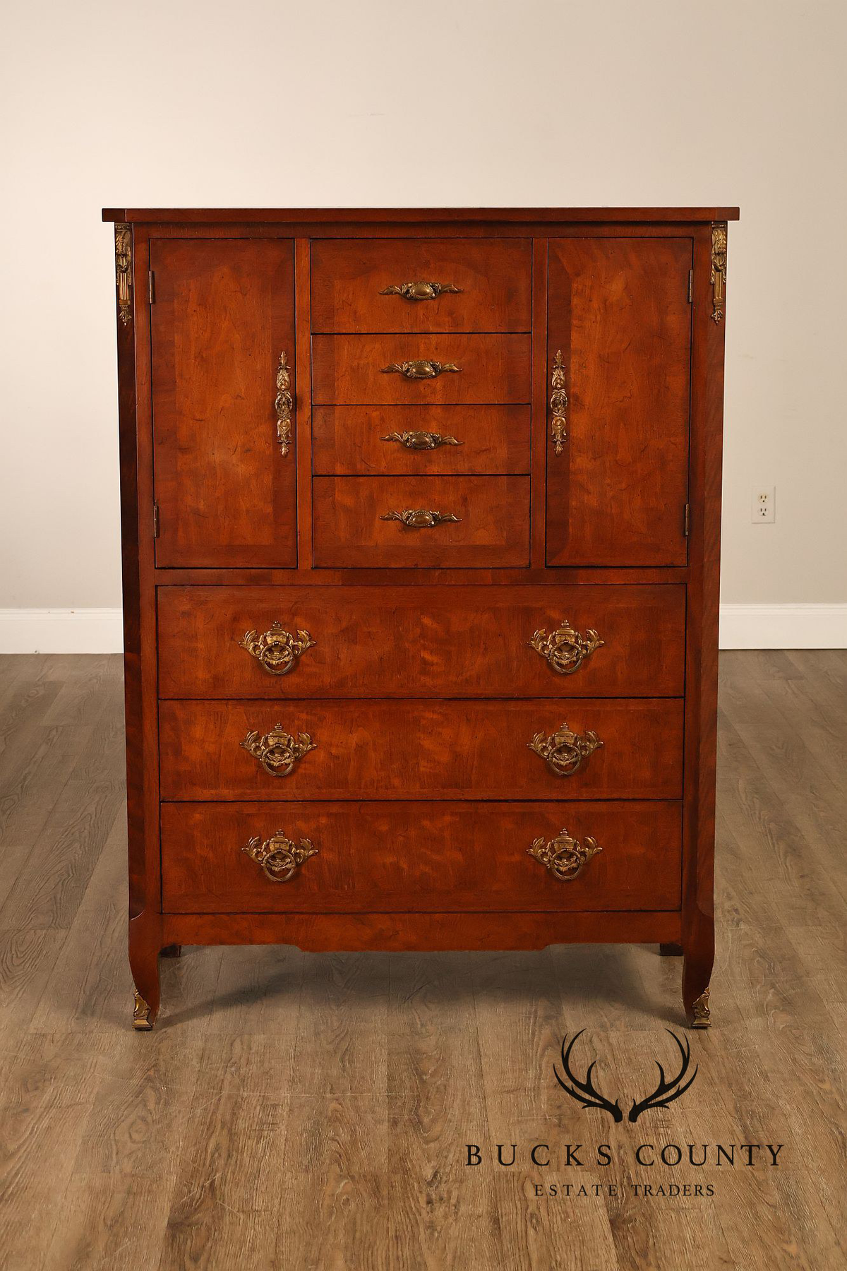 Henredon French Louis XV Style Walnut Chest of Drawers