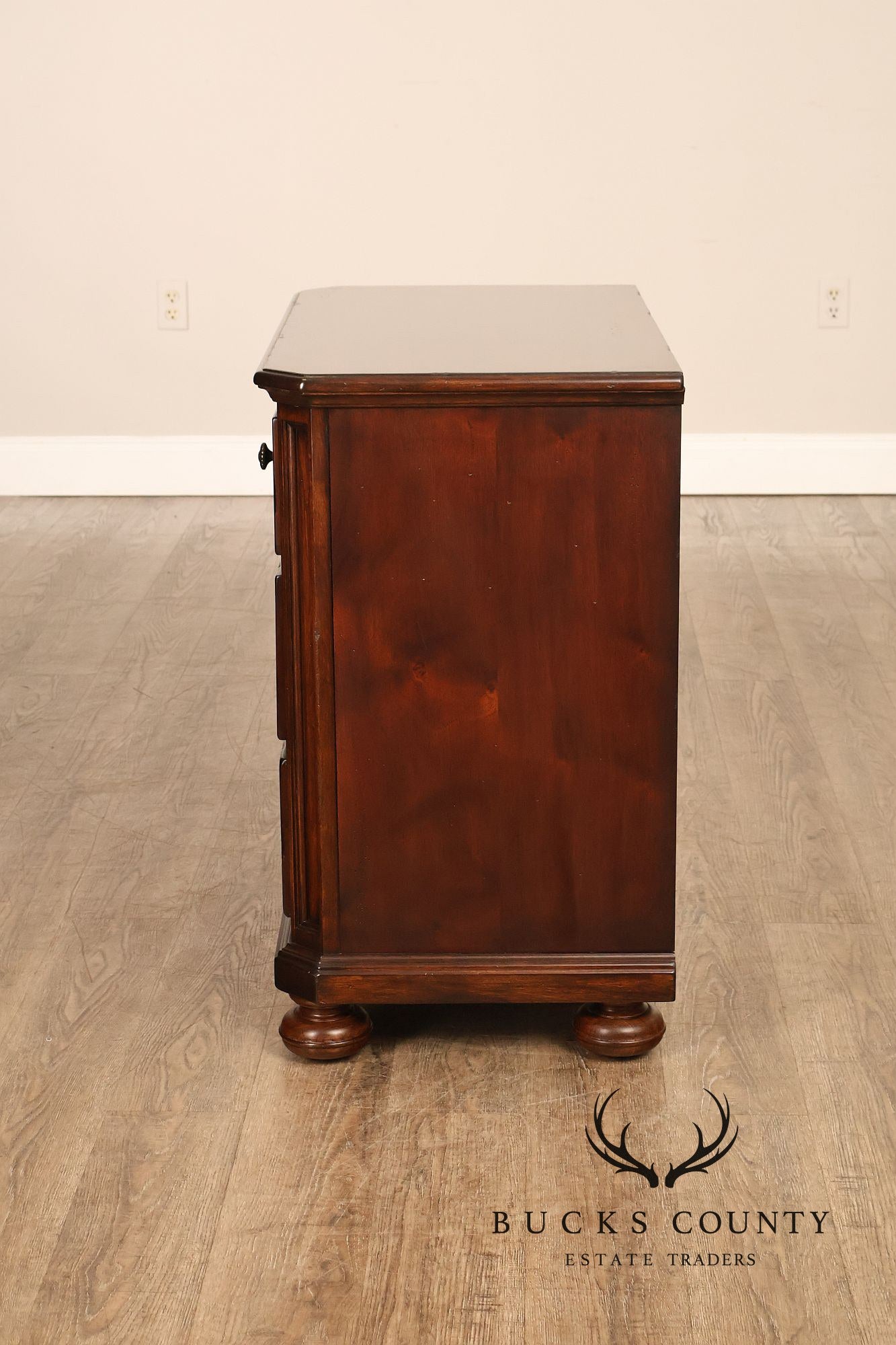 Grafton Street Mahogany Pair of Bedside Chests Nightstands