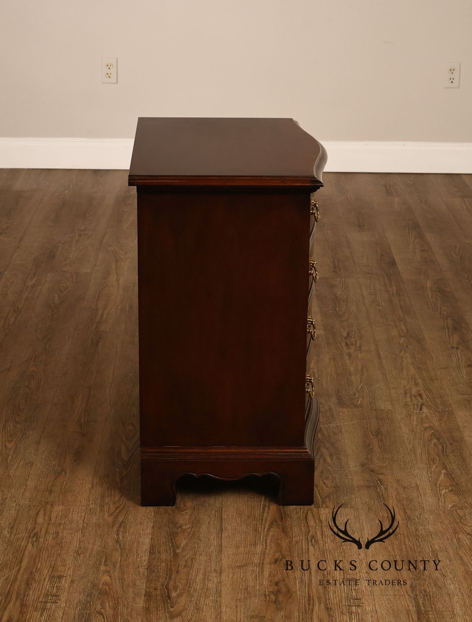 Drexel Heritage Heritage Georgian Style Mahogany Pair Of Chest Nightstands