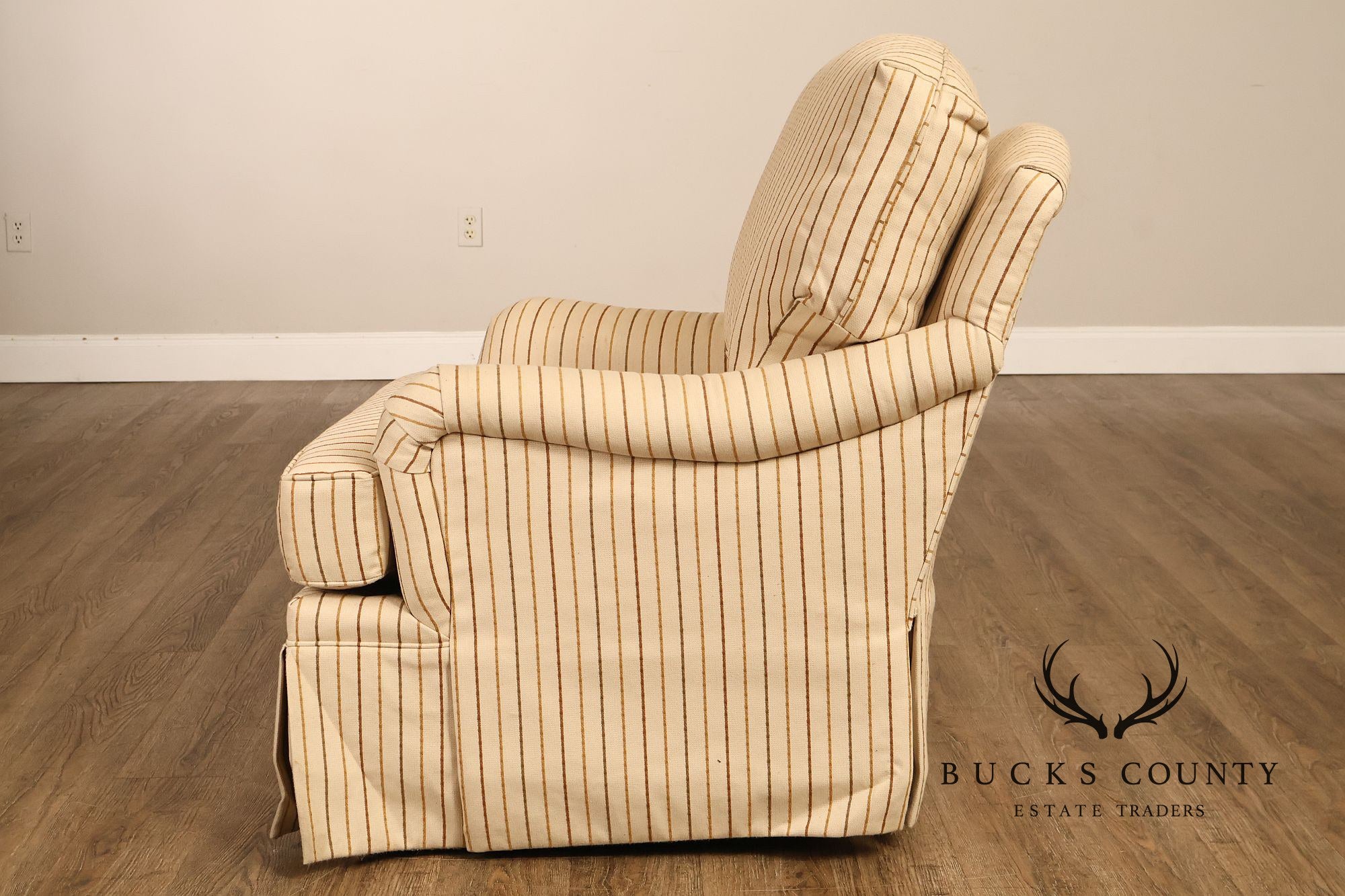 Harden Traditional Pair of Swivel Club Chairs
