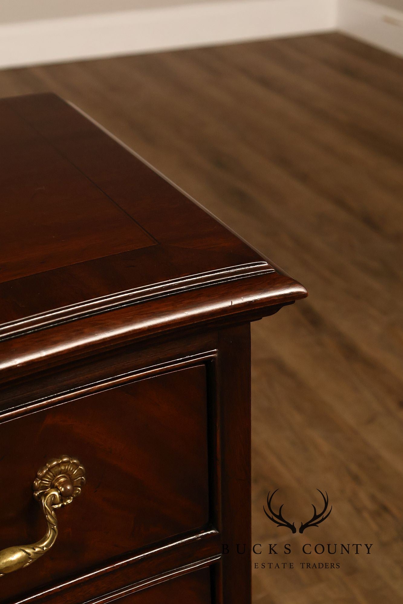 Drexel Heritage Heritage Georgian Style Mahogany Pair Of Chest Nightstands