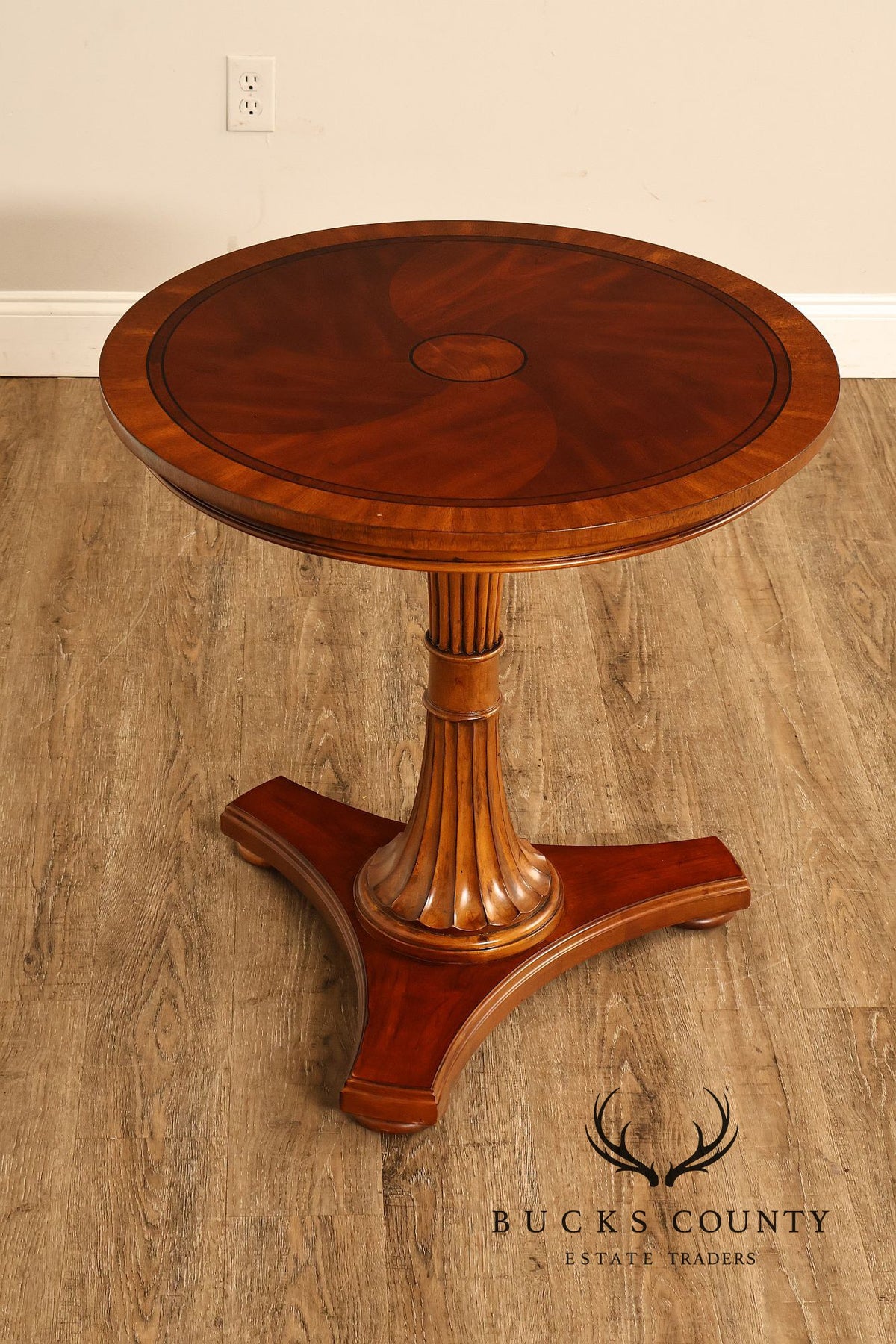 Ethan Allen Townhouse Collection Inlaid Pedestal Side Table