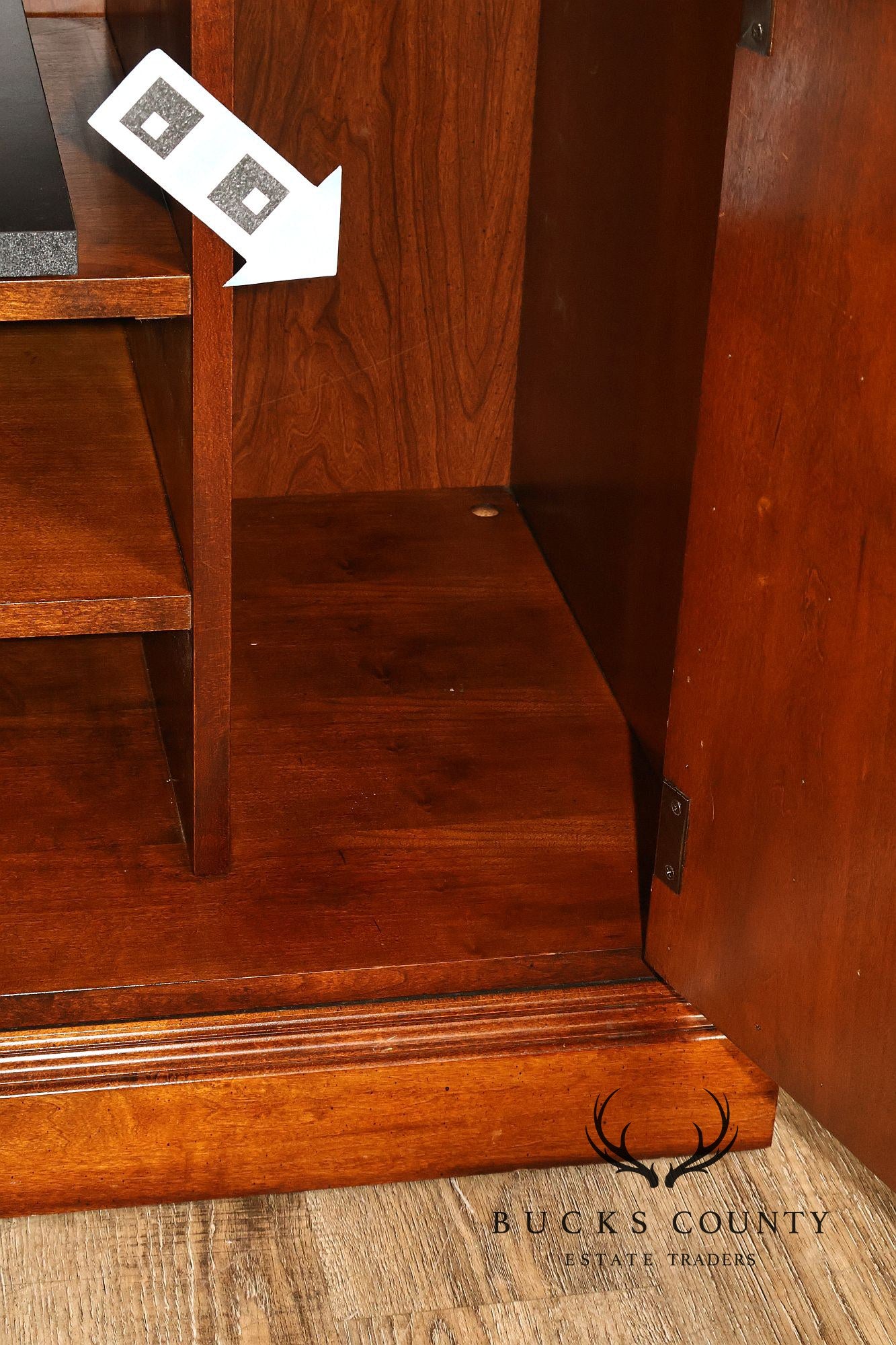 Thomasville Traditional Cherry Finish Entertainment Armoire Media Cabinet