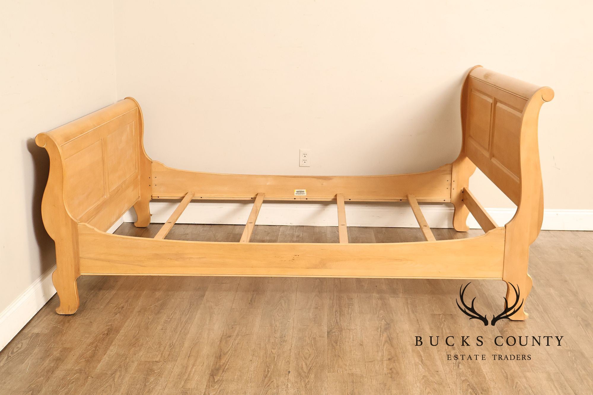 Ethan Allen 'Country French' Queen Sleigh Bed