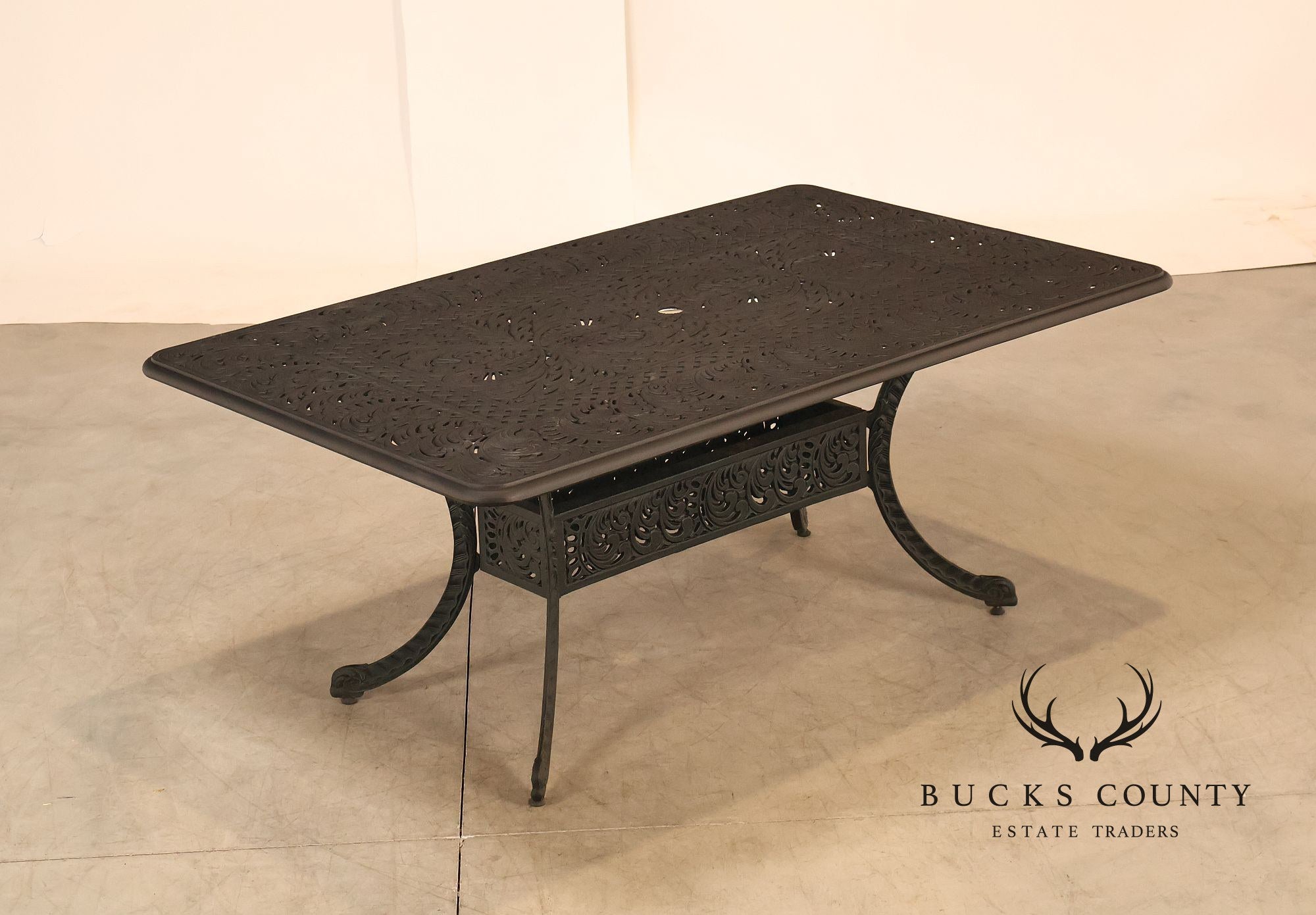 Cast Aluminum Outdoor Dining Set With Pierced Decoration