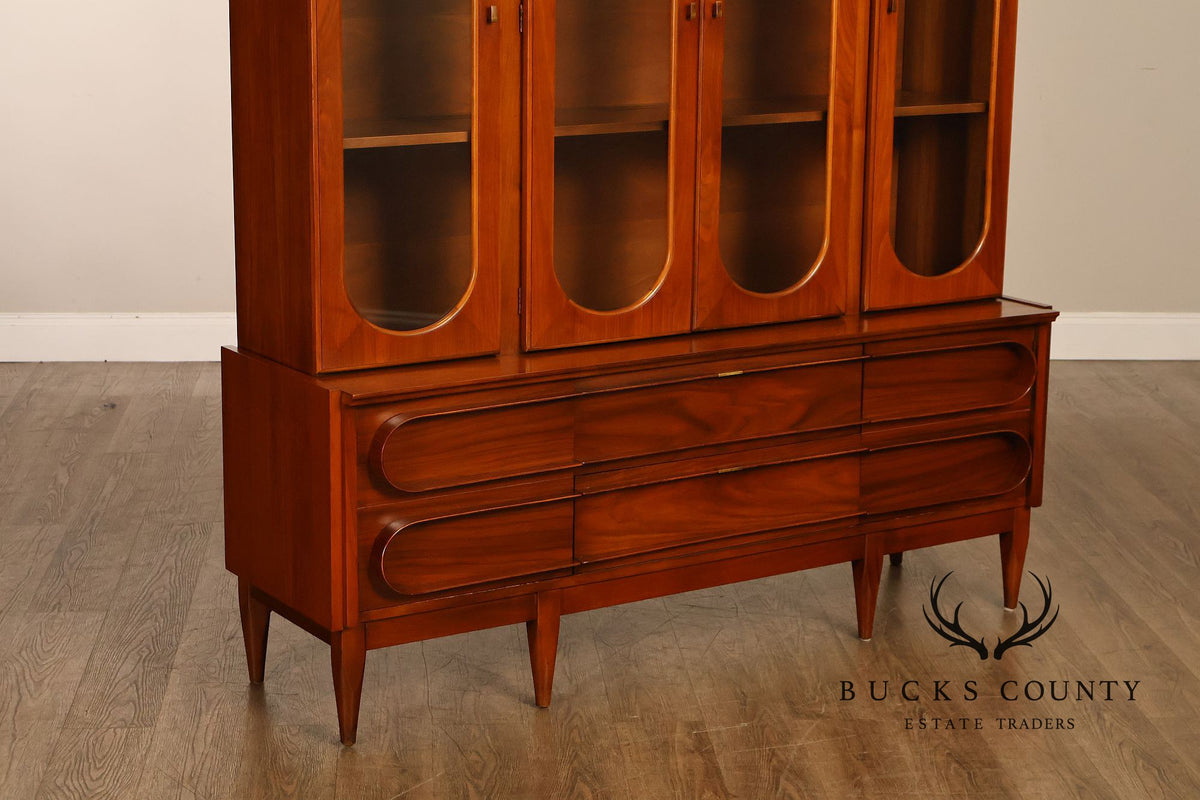 Pulaski Furniture Mid Century Modern Walnut Cathedral Door China Cabinet Sideboard
