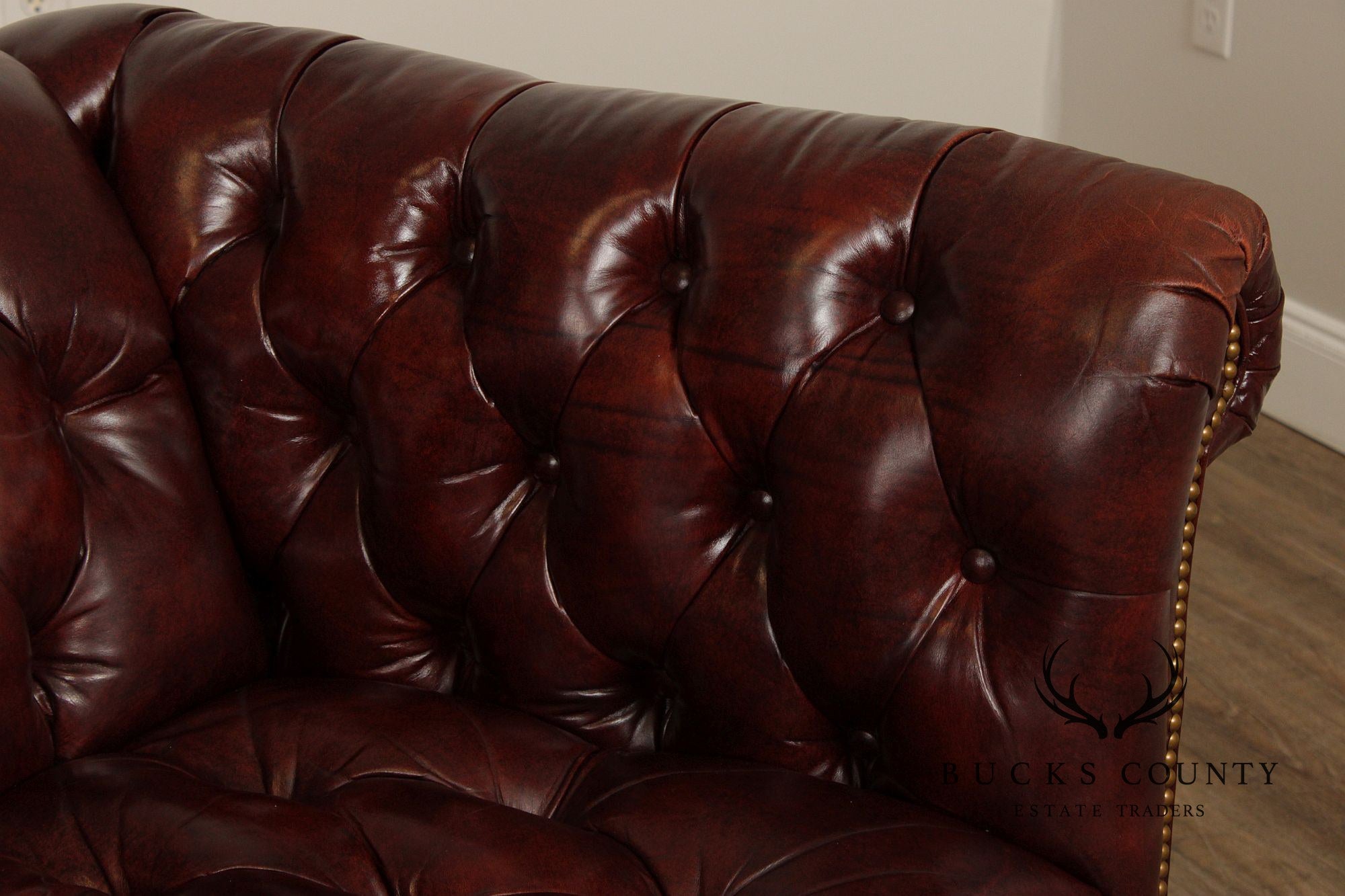 English Traditional Style Vintage Leather Chesterfield Sofa