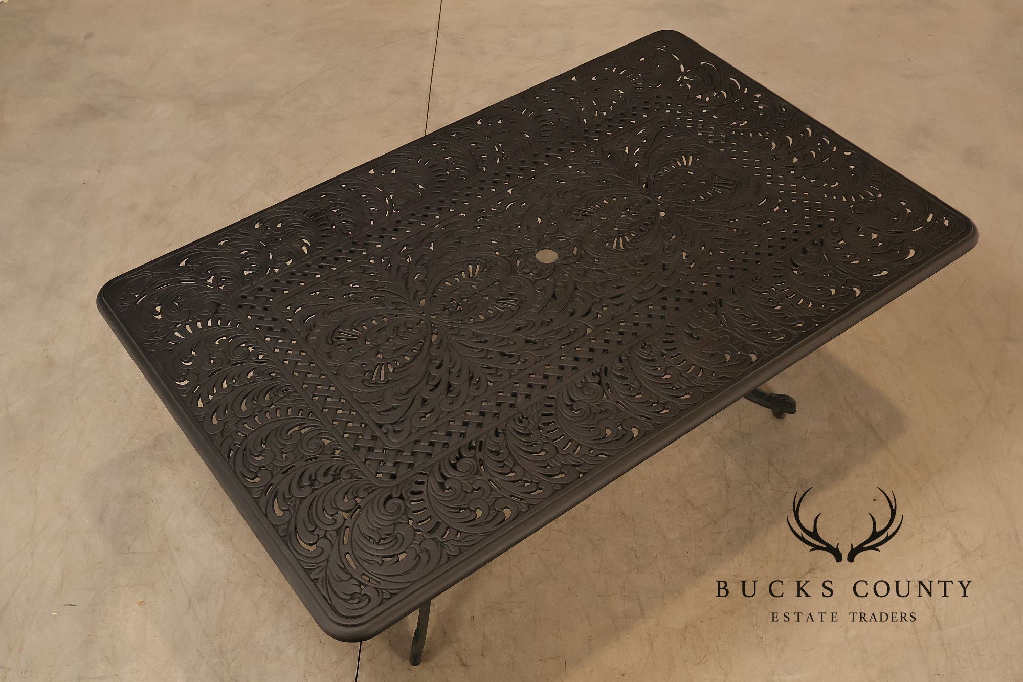 Cast Aluminum Outdoor Dining Set With Pierced Decoration