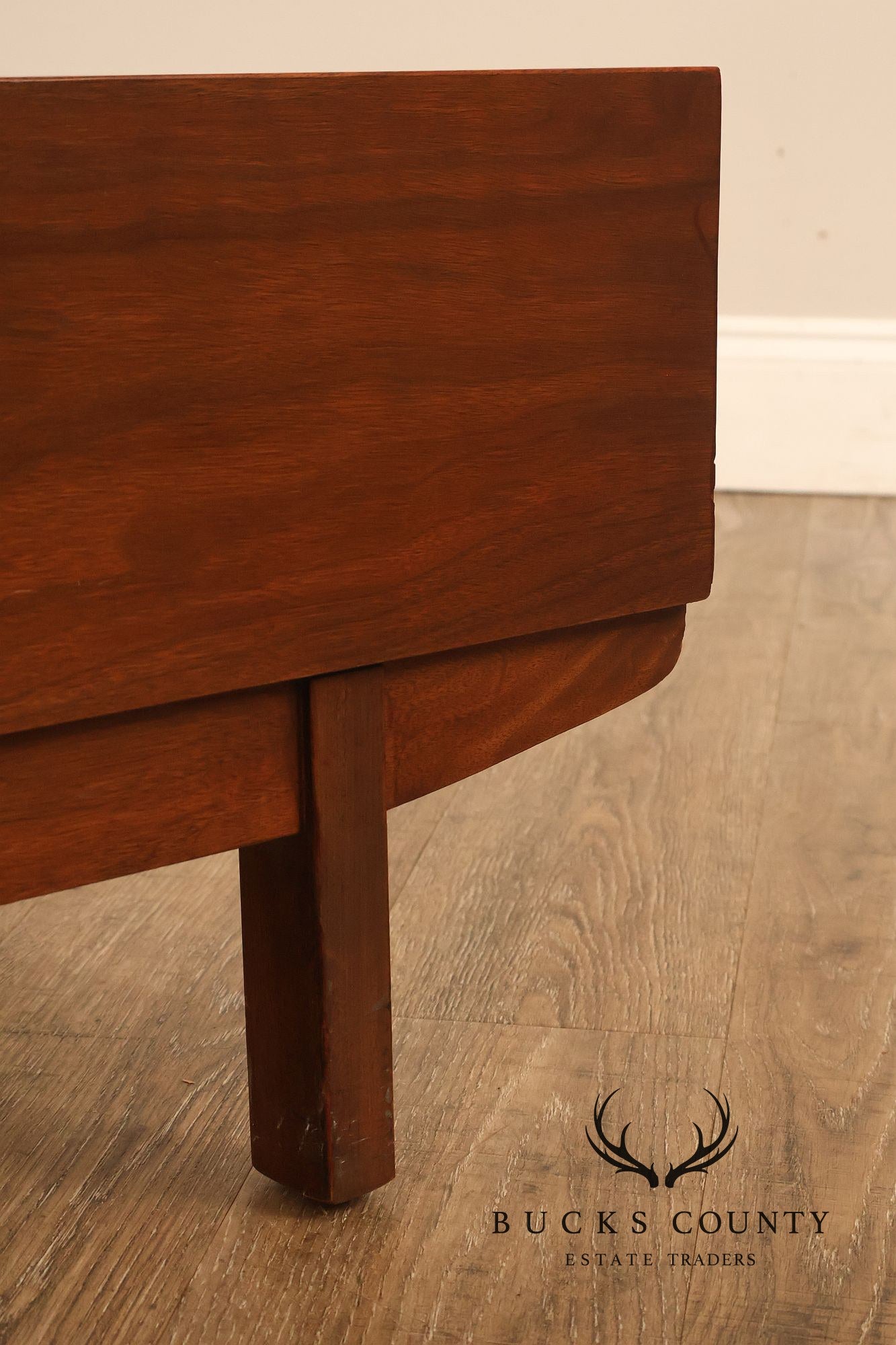 Vintage Lane Mid-Century Modern Walnut Full Size Bed