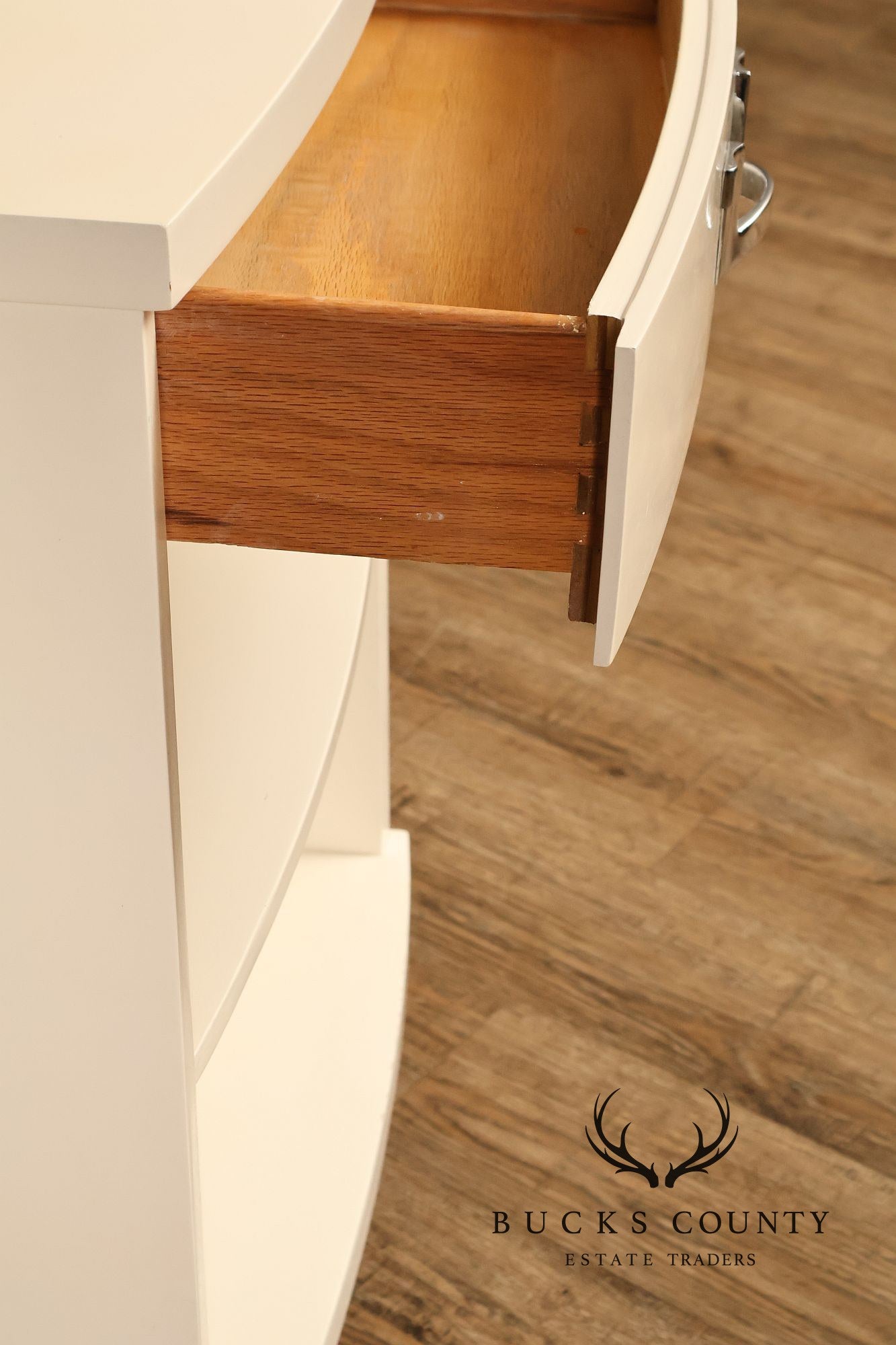 Rway Mid Century Modern Pair of White Lacquer Nightstands