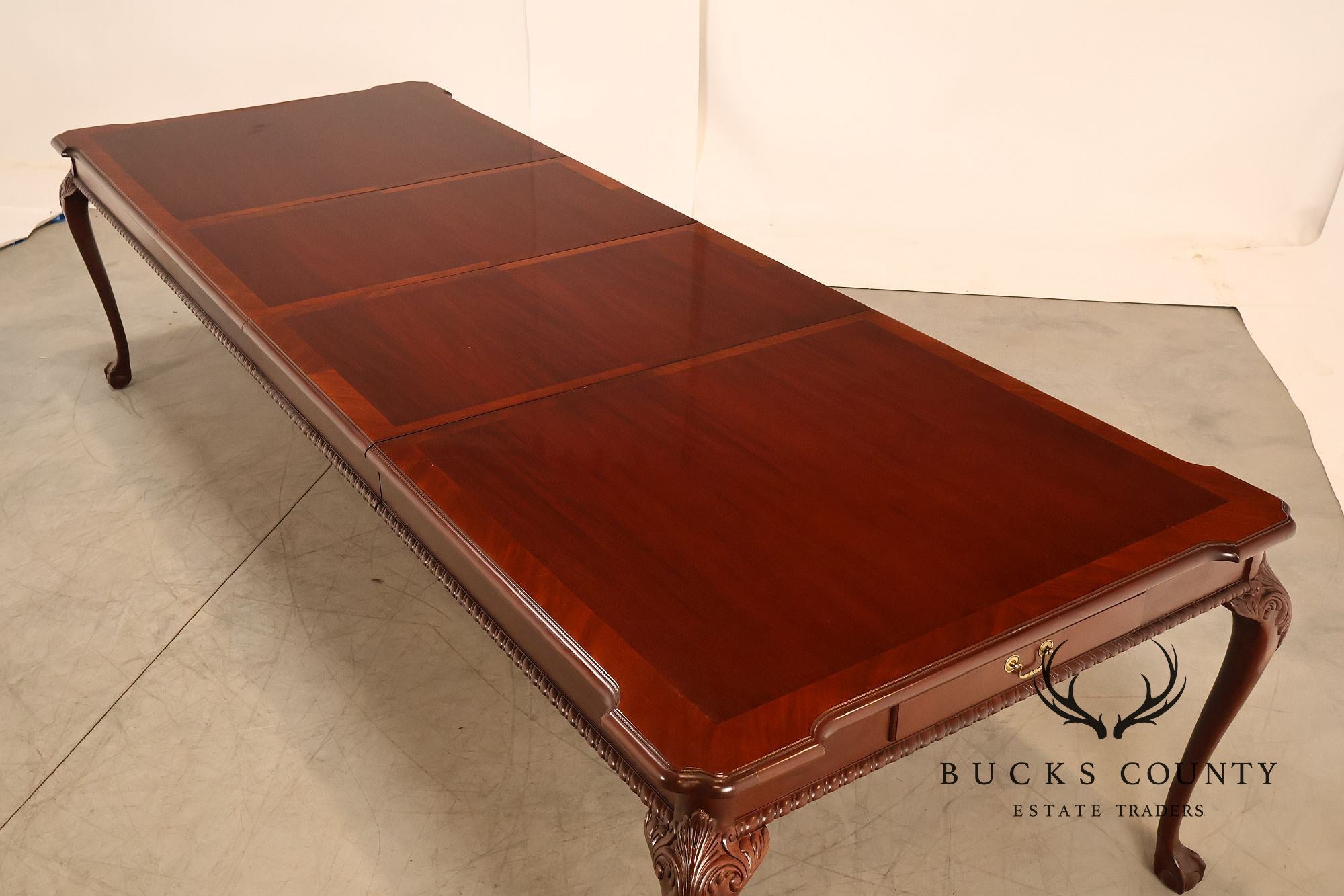 Lexington Furniture Chippendale Style Mahogany Expandable Dining Table