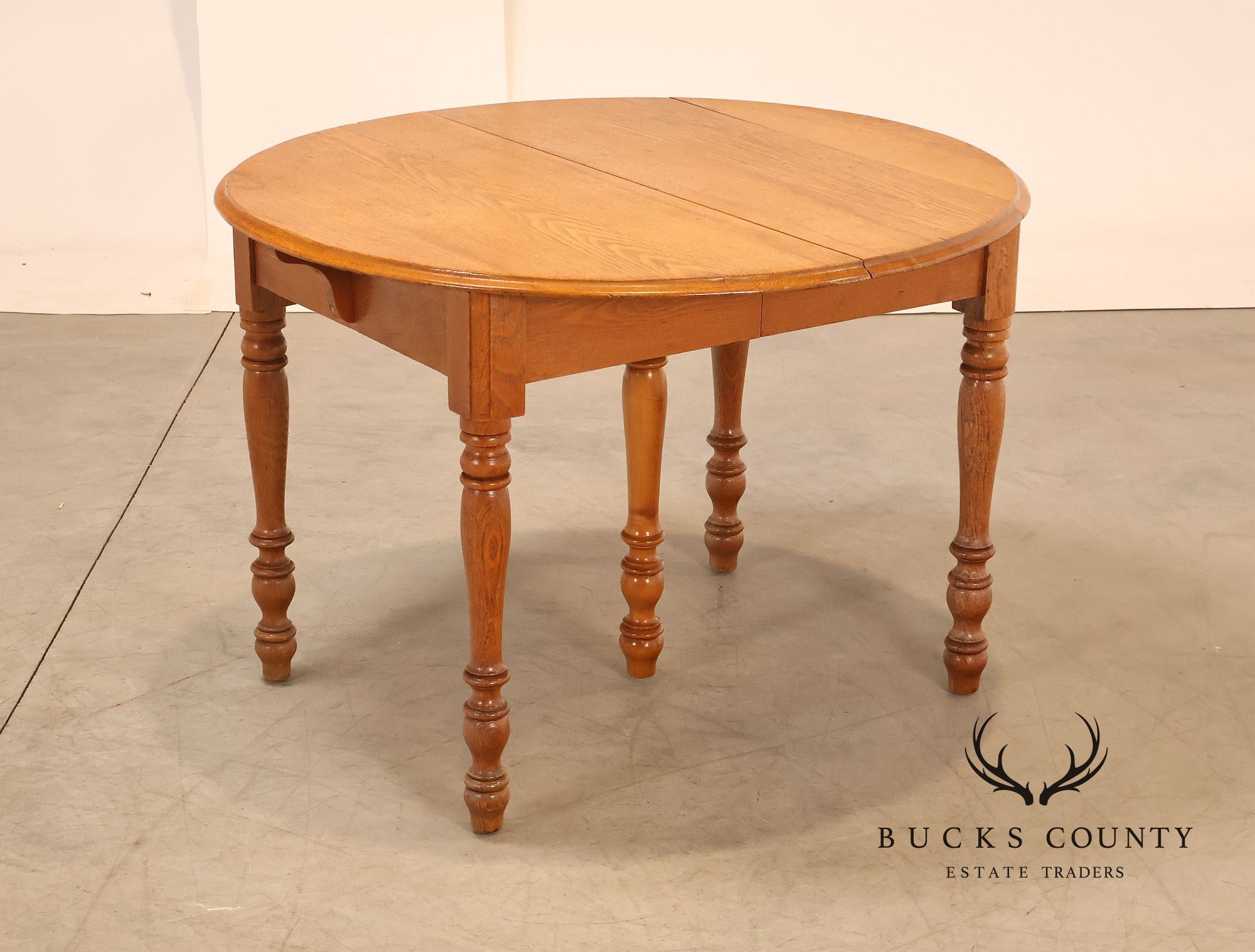 Antique Farmhouse Style Round Oak Extendable Dining Table