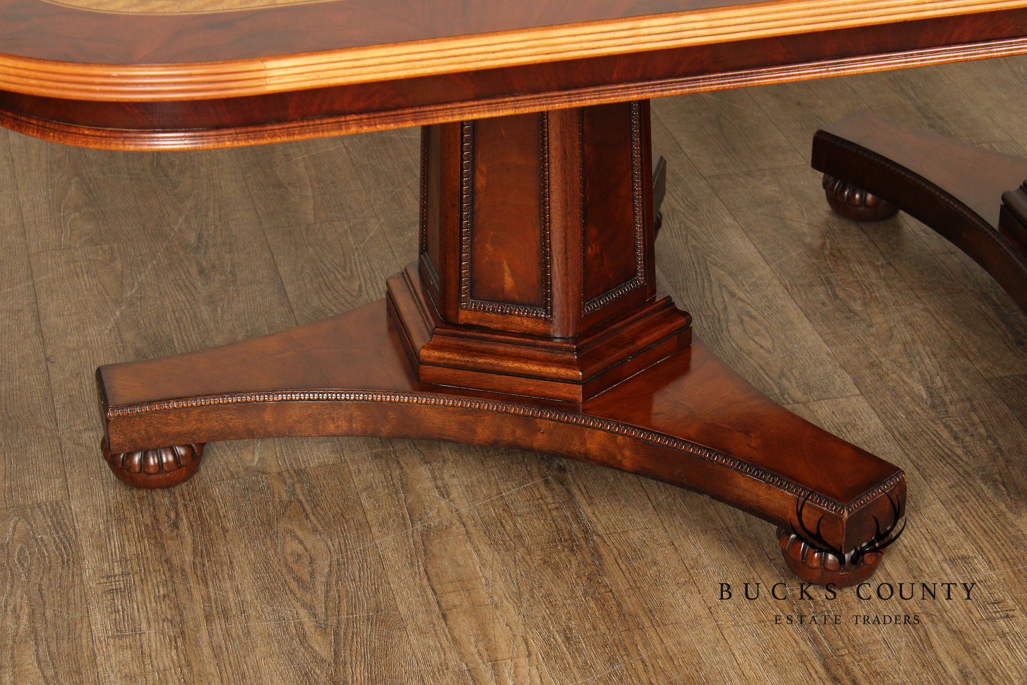 Henredon Historic Natchez Collectiom Banded Mahogany Extendable Dining Table