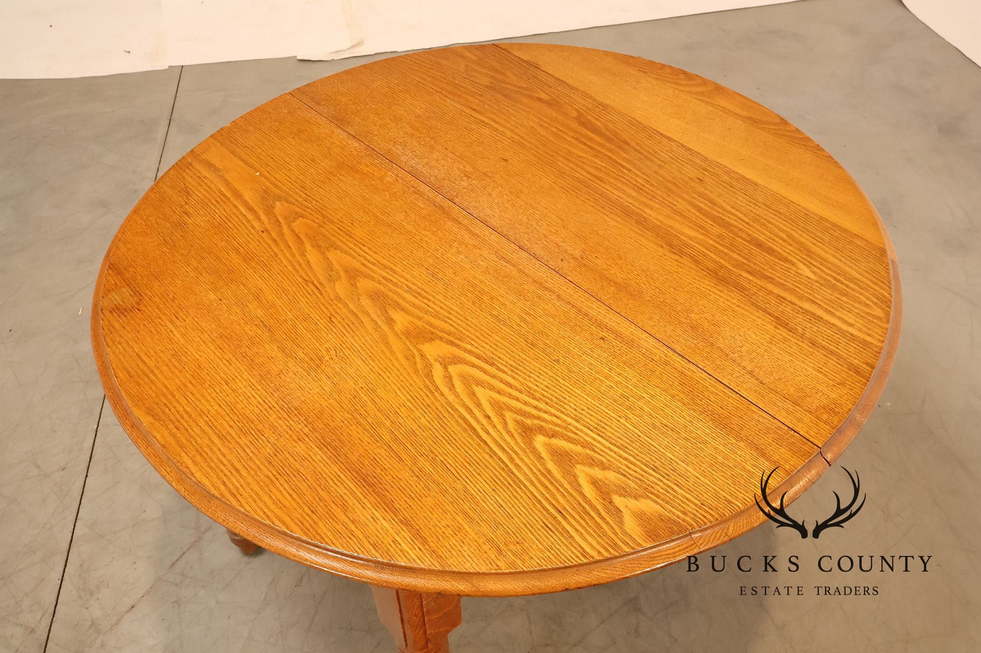Antique Farmhouse Style Round Oak Extendable Dining Table
