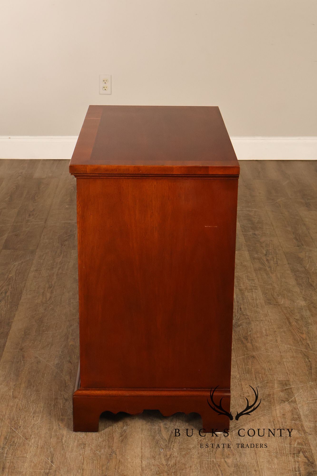 Hekman Copley Place Flame Mahogany Chest Of Drawers